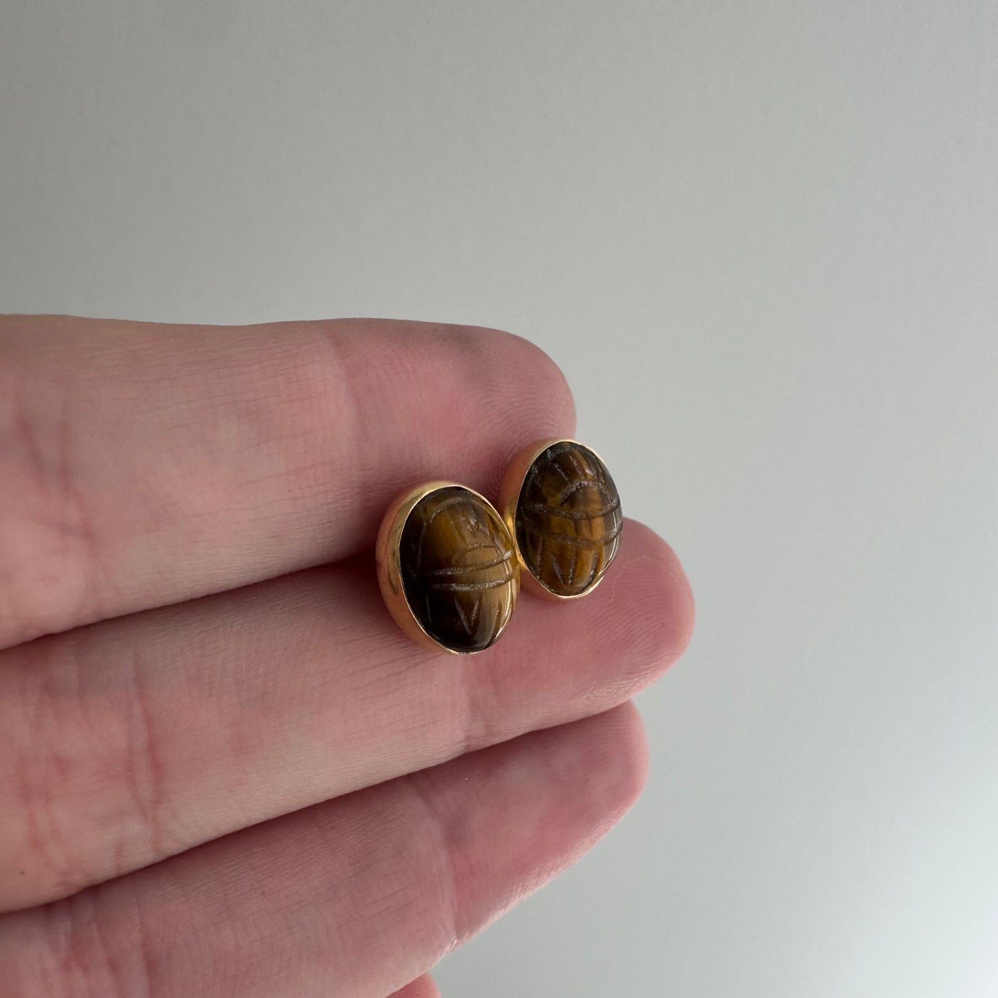 V I N T A G E// 1950s ode to ancient Egypt / 14k and carved tigers eye scarabs / post earrings