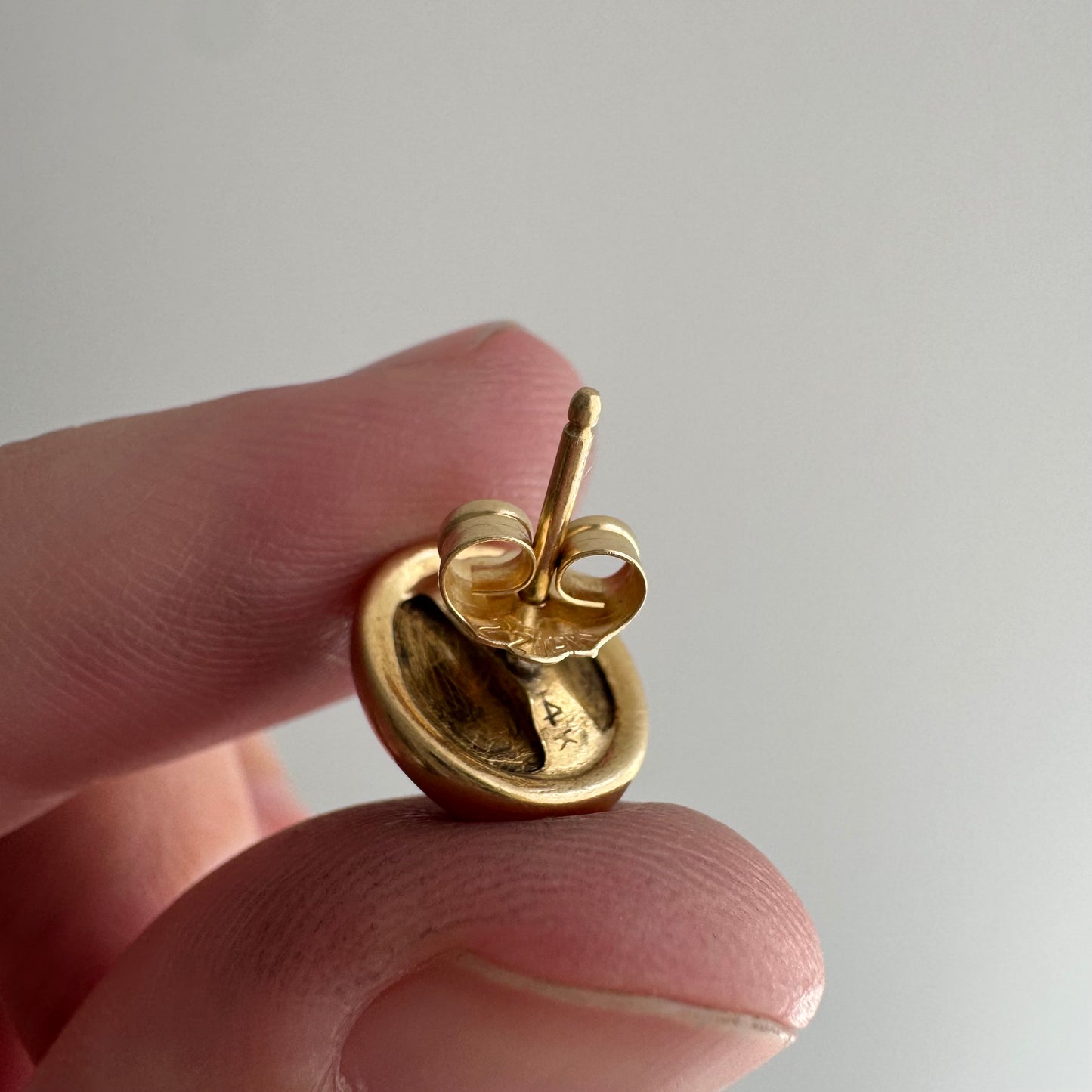 V I N T A G E// 1950s ode to ancient Egypt / 14k and carved tigers eye scarabs / post earrings