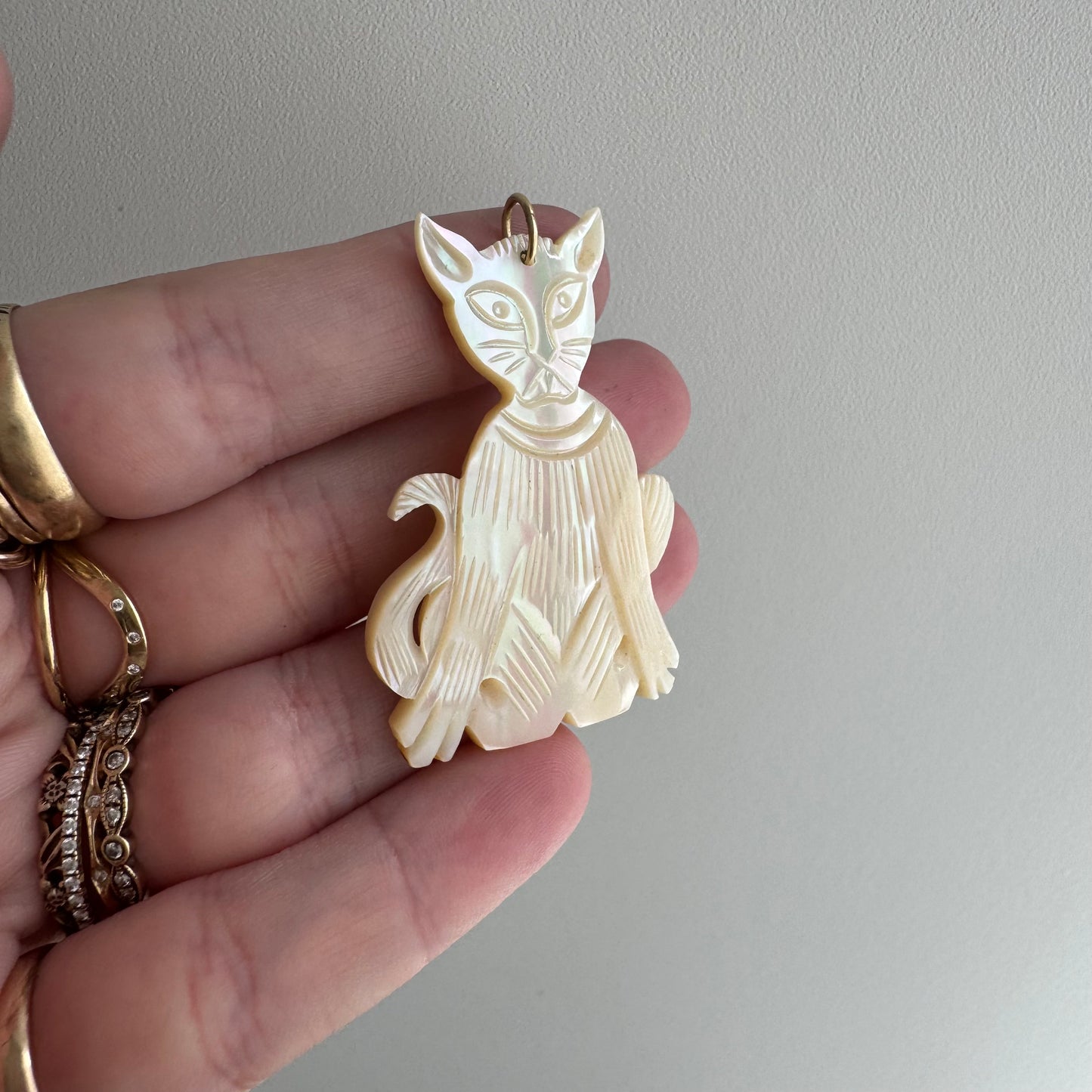 V I N T A G E // famed feline / 14k and carved mother of pearl Sphynx-like cat / a pendant