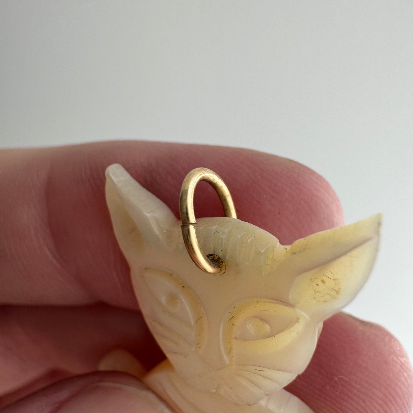V I N T A G E // famed feline / 14k and carved mother of pearl Sphynx-like cat / a pendant