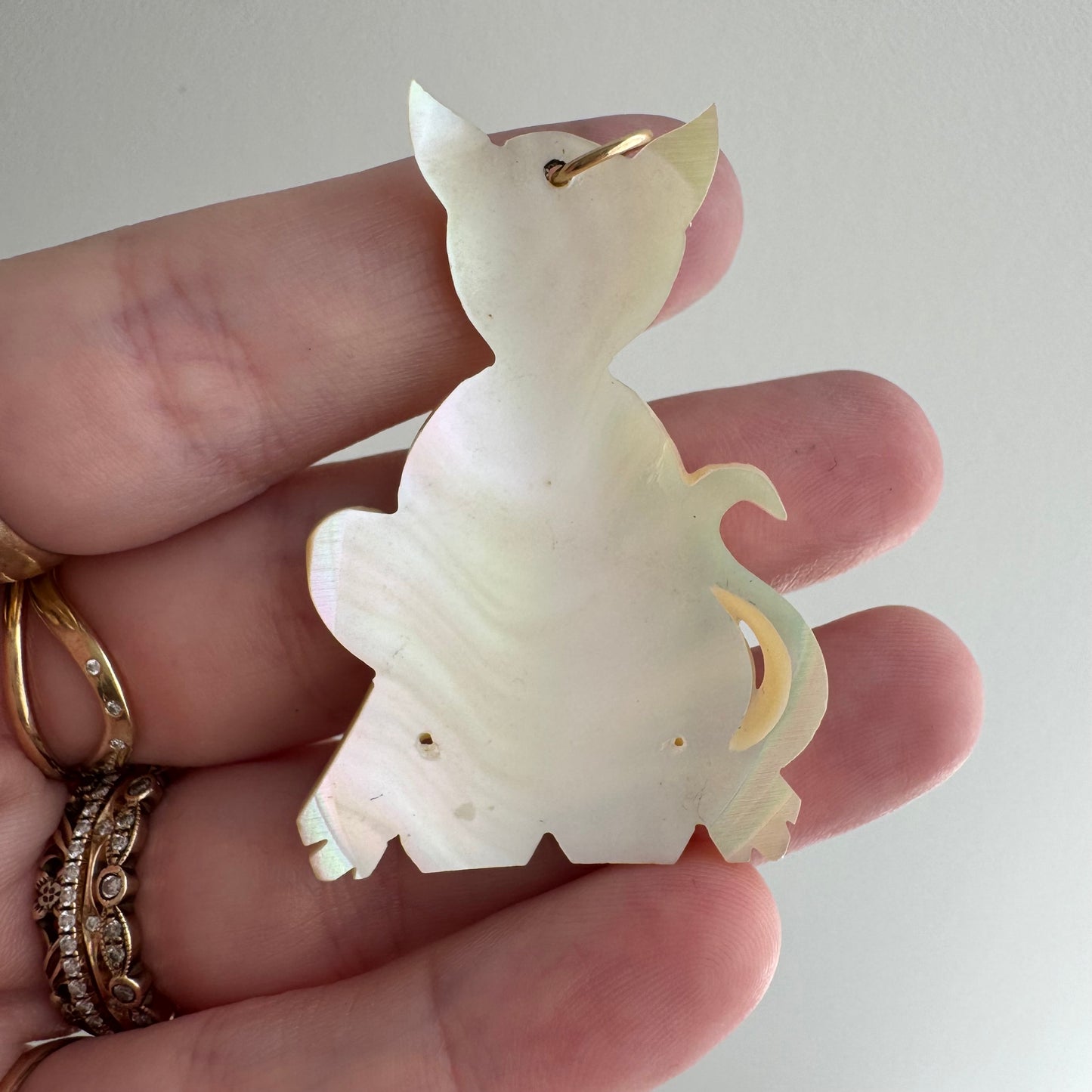 V I N T A G E // famed feline / 14k and carved mother of pearl Sphynx-like cat / a pendant