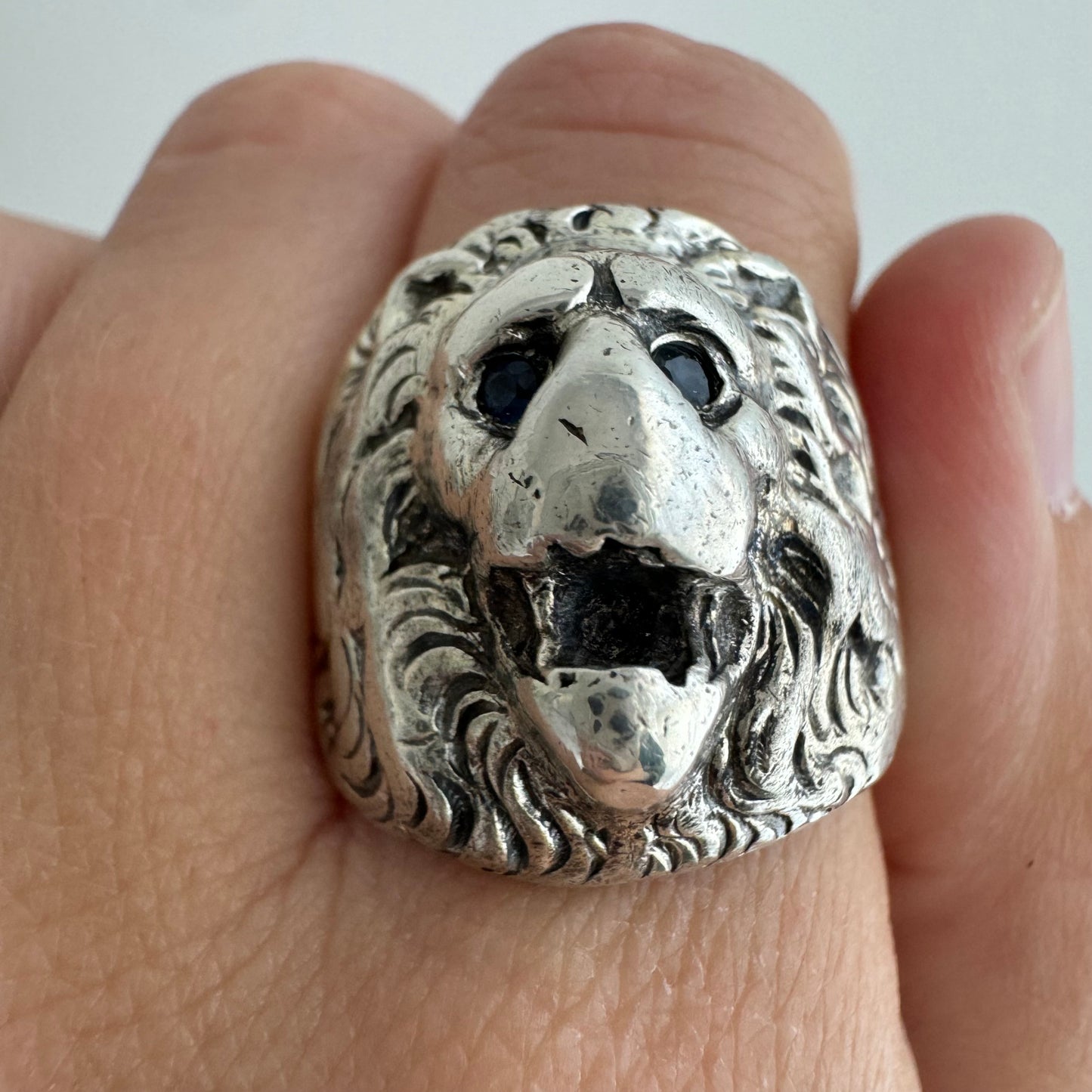 V I N T A G E // cowardly lion / sterling silver CHUNKY lion face ring / size 8.5ish