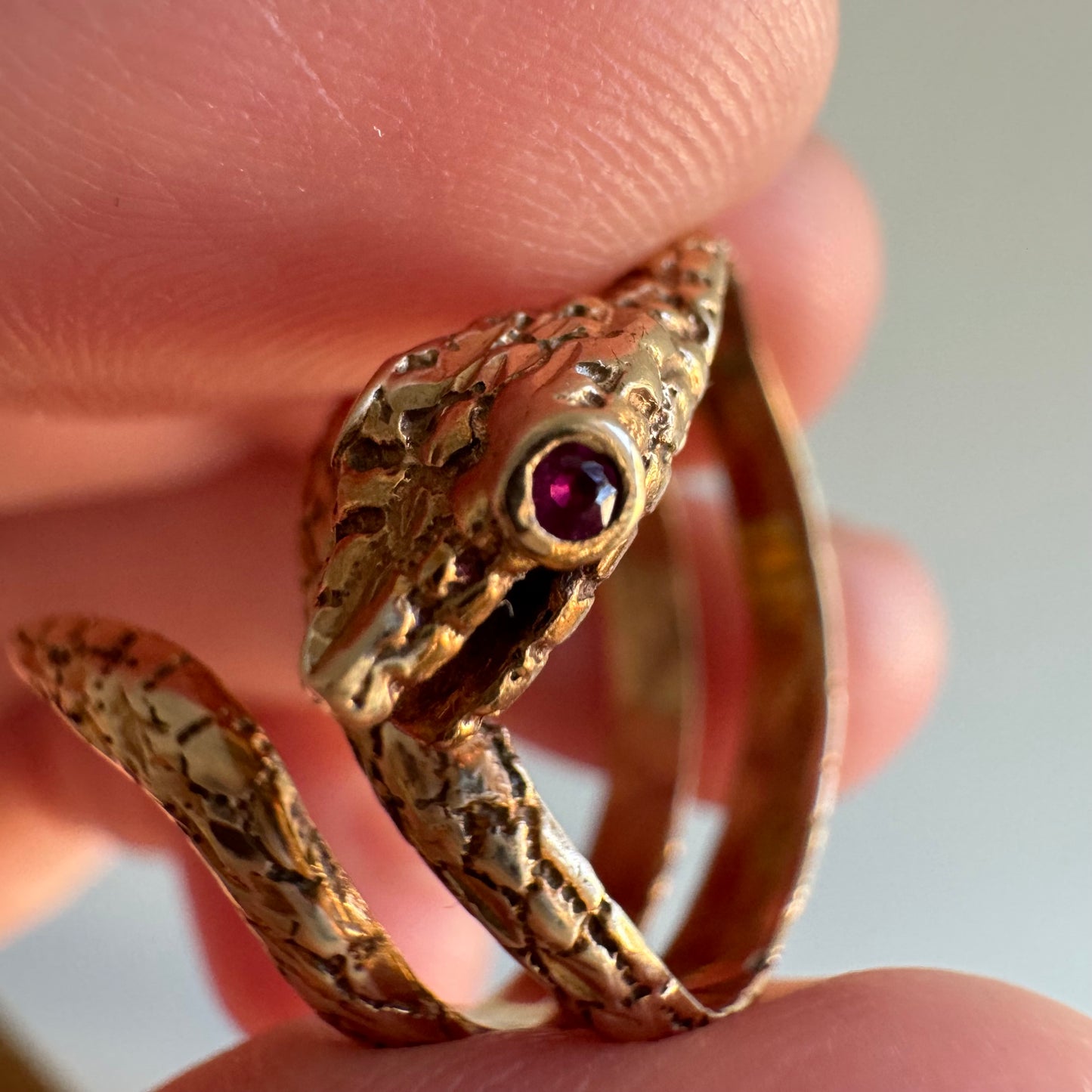 V I N T A G E // cheeky serpent / 10k and ruby wrap around snake ring / size 5-ish