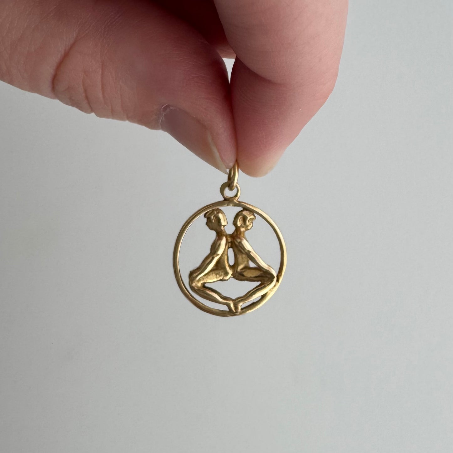 V I N T A G E // twin balance / 14k yellow gold 3D Gemini twins zodiac / a pendant