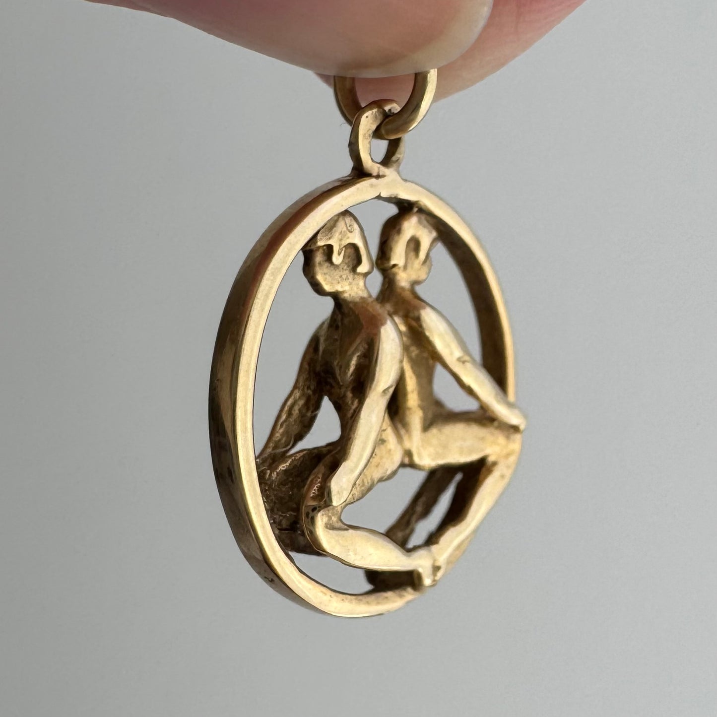V I N T A G E // twin balance / 14k yellow gold 3D Gemini twins zodiac / a pendant