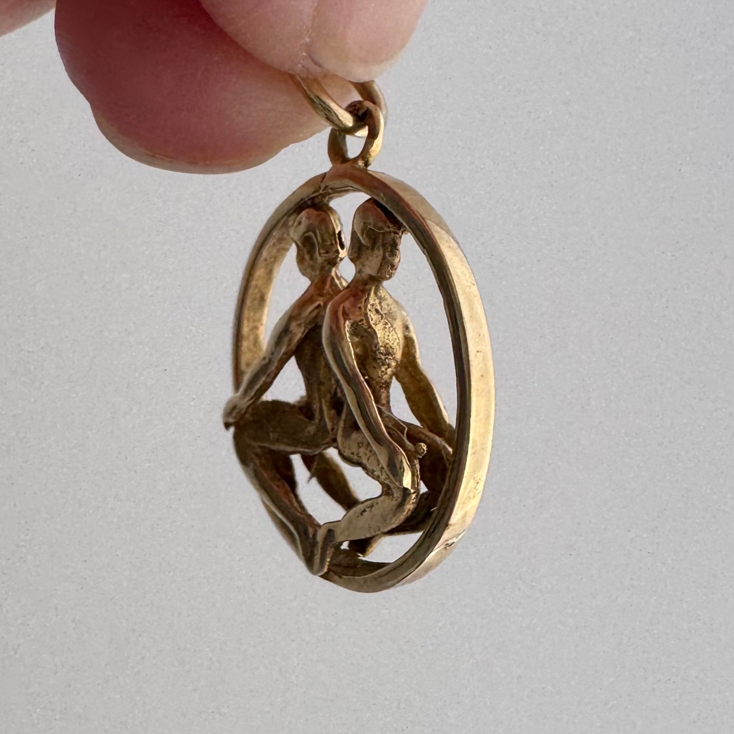 V I N T A G E // twin balance / 14k yellow gold 3D Gemini twins zodiac / a pendant