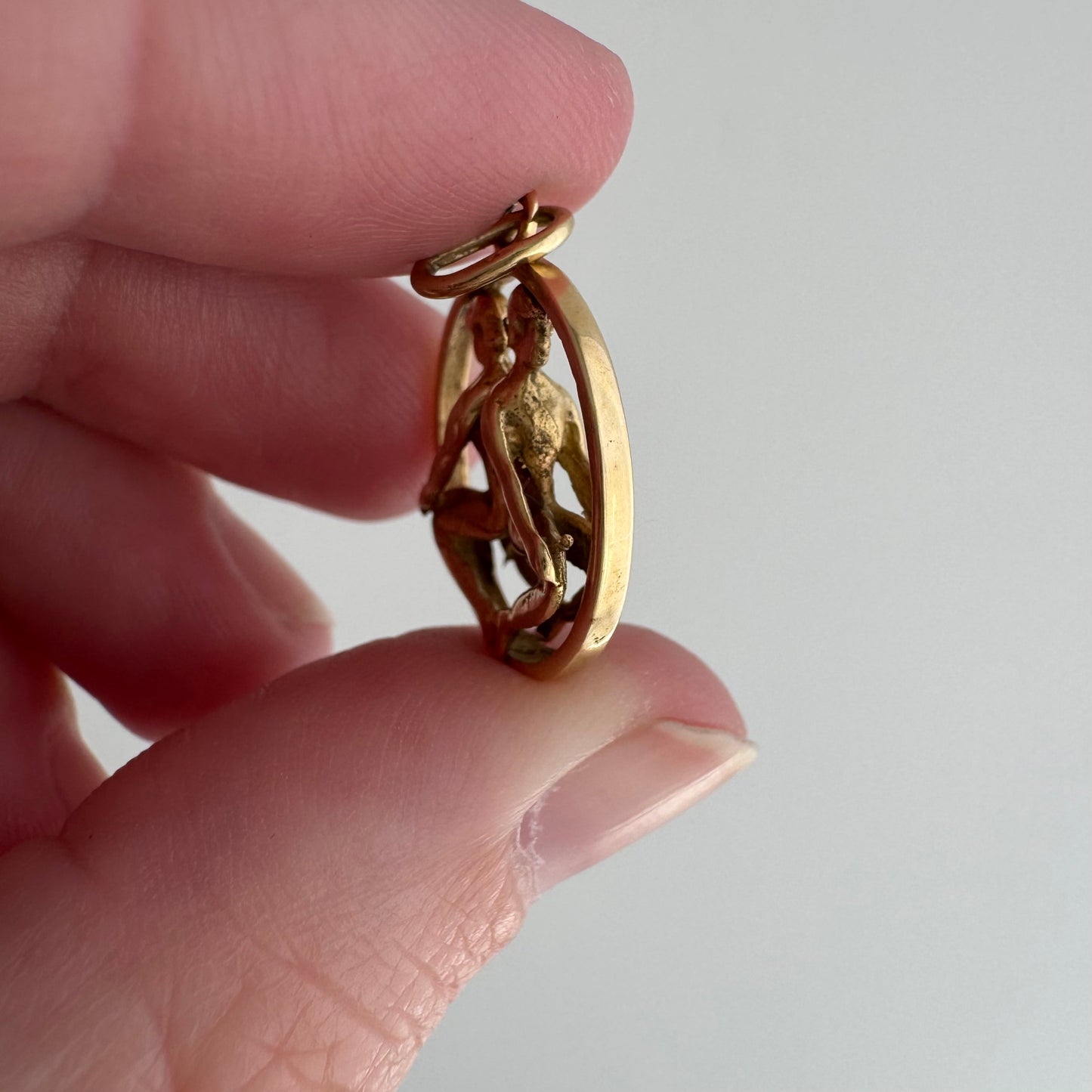 V I N T A G E // twin balance / 14k yellow gold 3D Gemini twins zodiac / a pendant