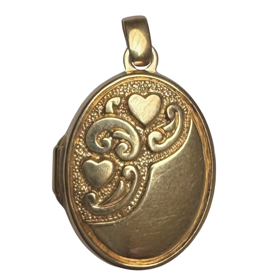 V I N T A G E // lovely memories / 14k oval locket with embossed heart and swirly details / a pendant
