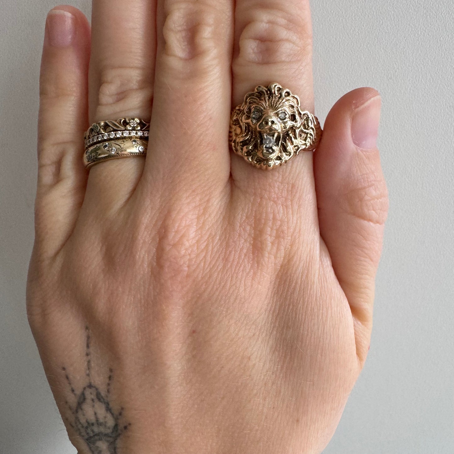 V I N T A G E // nouveau roar / 10k and diamond nouveau style lion ring / size 12