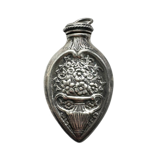 V I N T A G E // for spells and potions / sterling silver chatelaine vinaigrette / a pendant