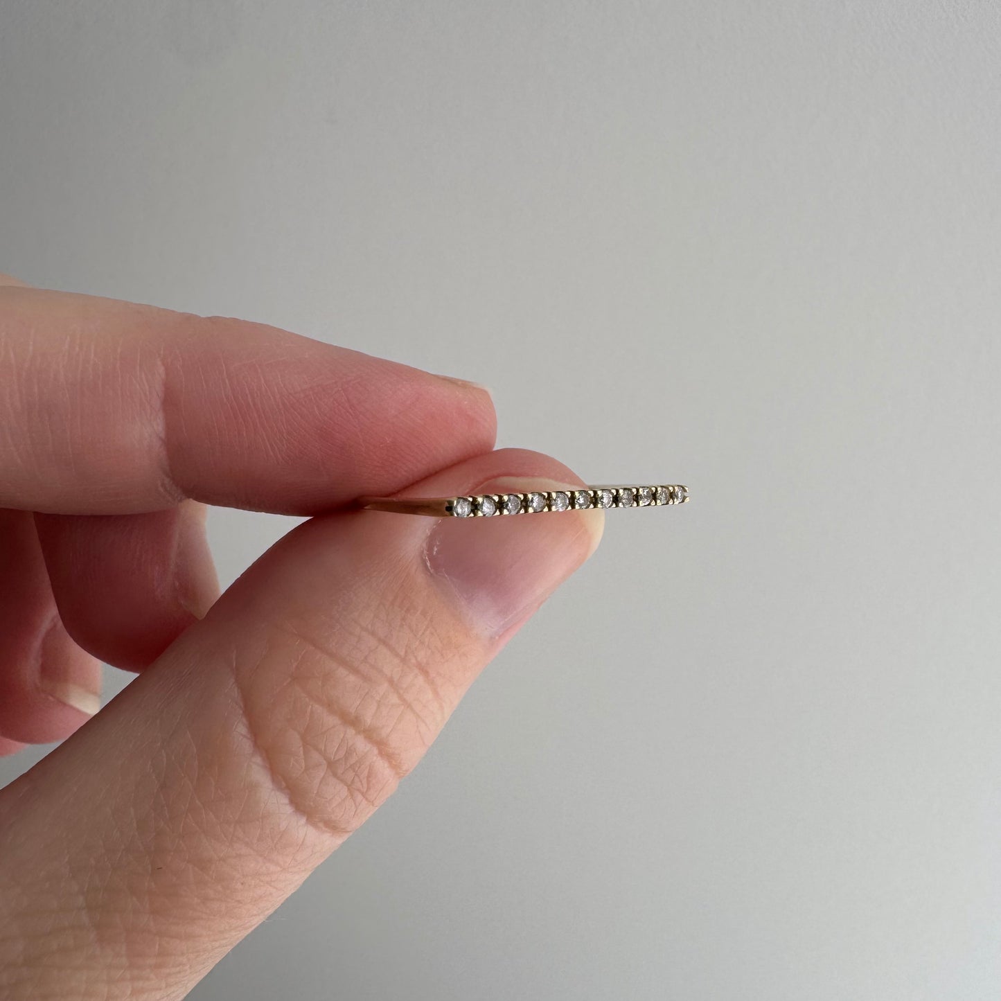 V I N T A G E // shape play / 18k squared flat top pipe cut skinny stacking diamond half eternity band / size 5.75