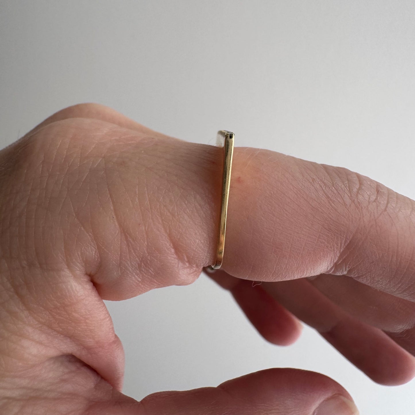 V I N T A G E // shape play / 18k squared flat top pipe cut skinny stacking diamond half eternity band / size 5.75