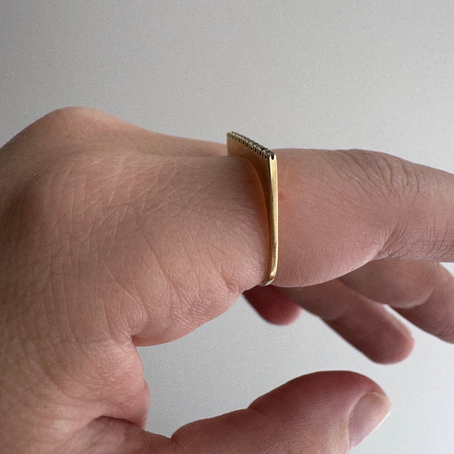 V I N T A G E // shape play / 18k squared flat top pipe cut skinny stacking diamond half eternity band / size 5.75