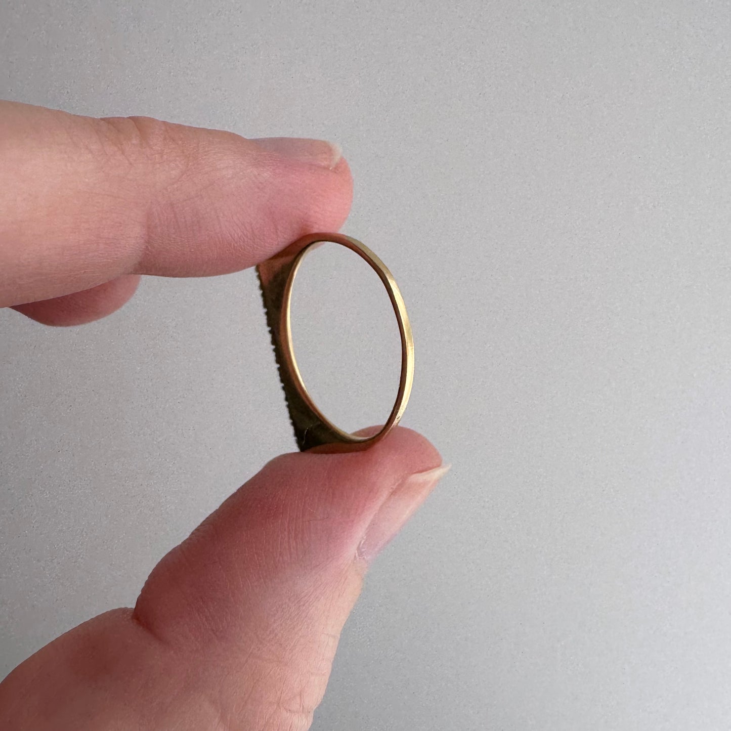 V I N T A G E // shape play / 18k squared flat top pipe cut skinny stacking diamond half eternity band / size 5.75