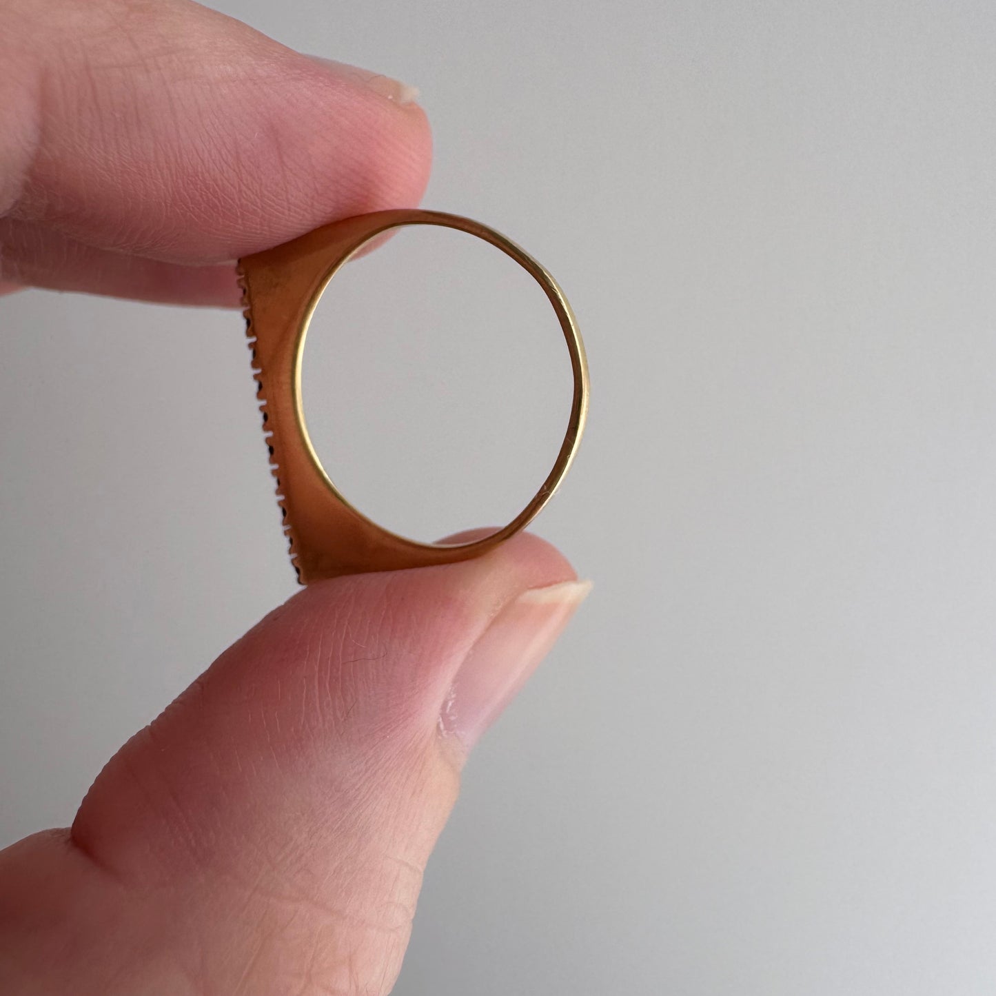 V I N T A G E // shape play / 18k squared flat top pipe cut skinny stacking diamond half eternity band / size 5.75