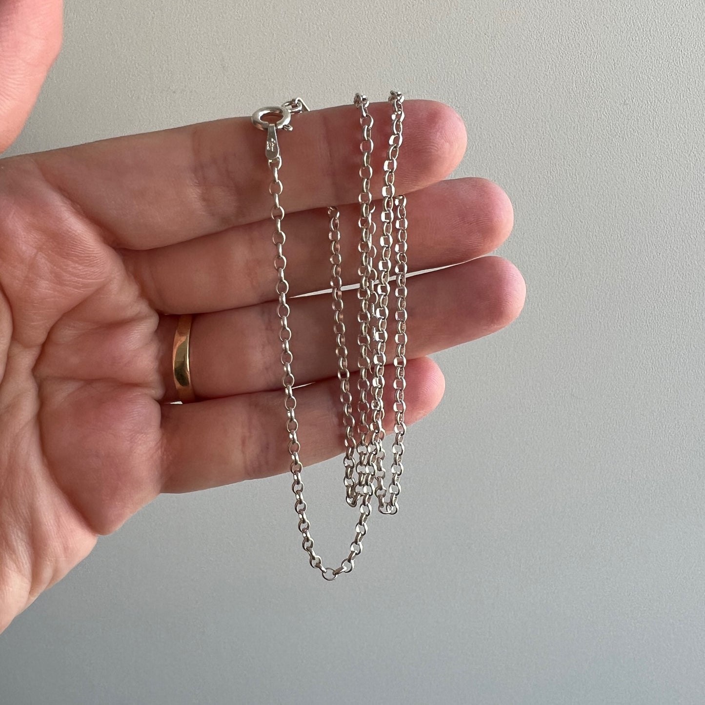 P R E - L O V E D // dainty oval / sterling silver oval rolo necklace chain / 18.25"