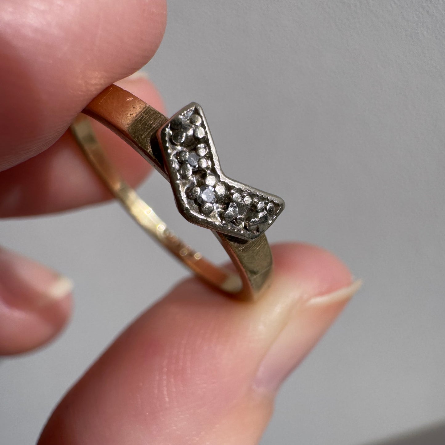 V I N T A G E // directionality / 14k yellow and white gold chevron stacking ring jacket with diamonds / size 6