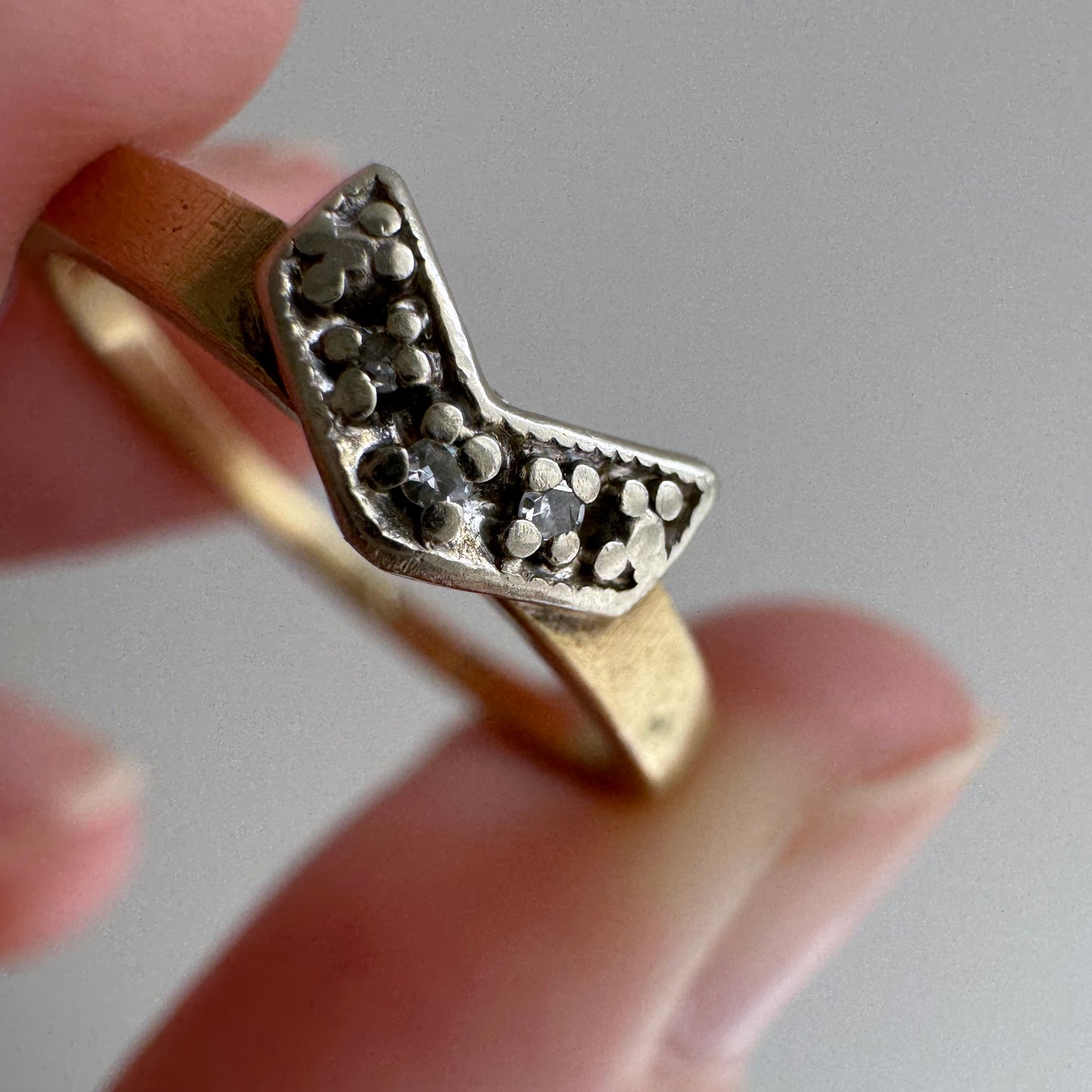 V I N T A G E // directionality / 14k yellow and white gold chevron stacking ring jacket with diamonds / size 6