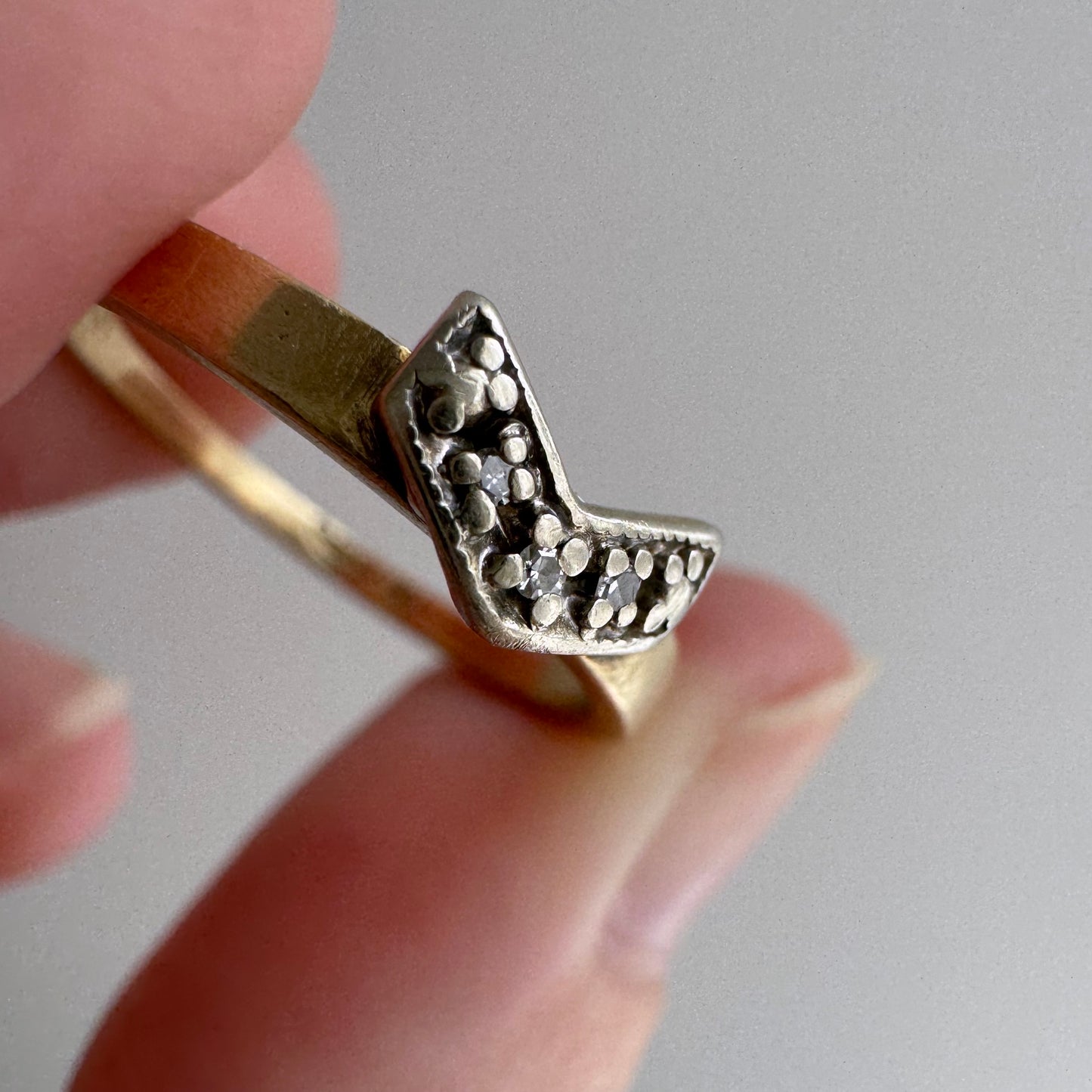 V I N T A G E // directionality / 14k yellow and white gold chevron stacking ring jacket with diamonds / size 6