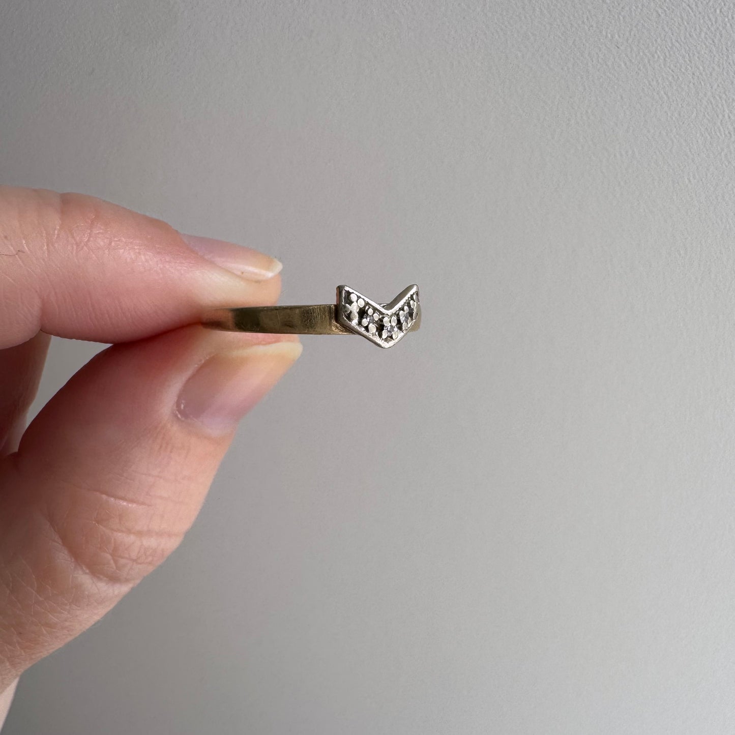 V I N T A G E // directionality / 14k yellow and white gold chevron stacking ring jacket with diamonds / size 6