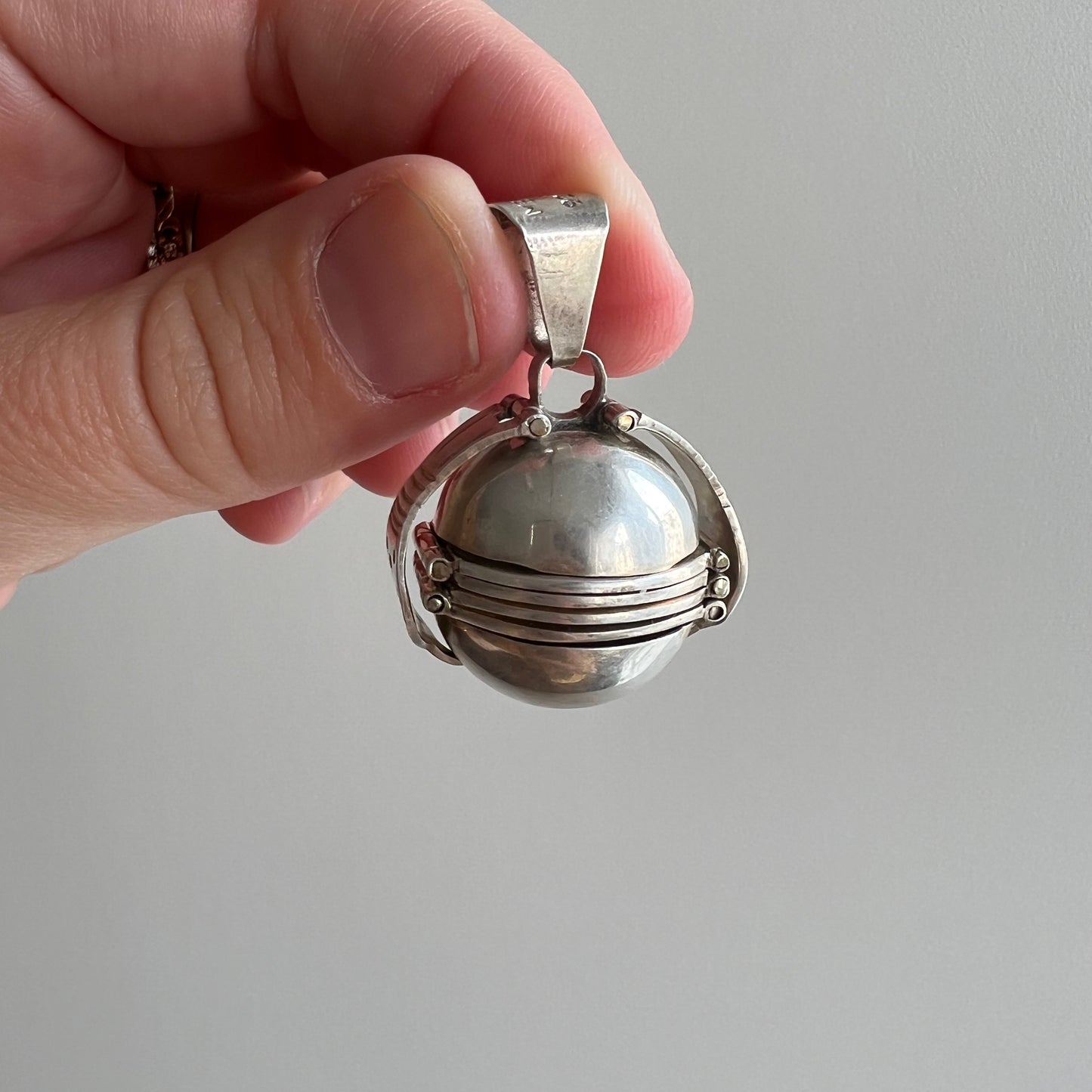 V I N T A G E // accordion memories / sterling silver accordion 4 to 6 photo locket pendant / made in Mexico