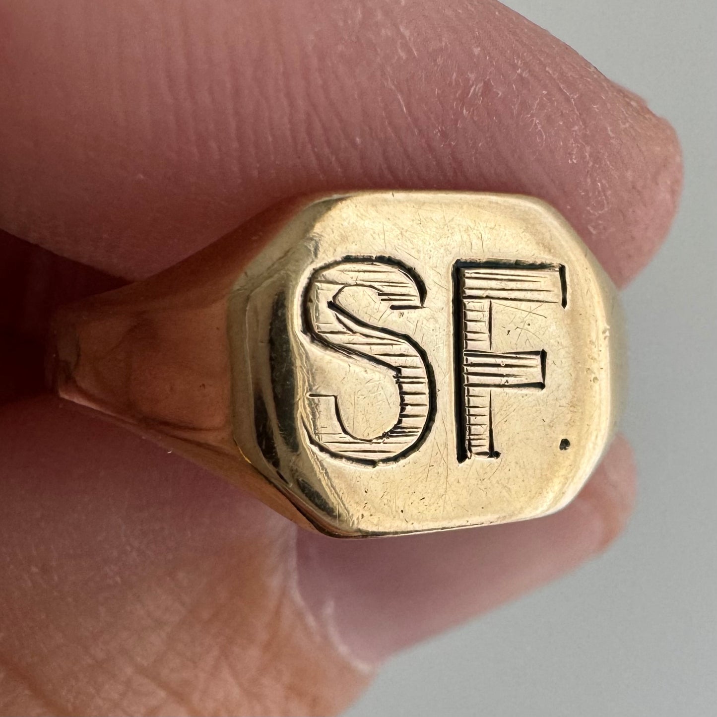 A N T I Q U E // the best SF / 14k yellow gold initial signet / size 7