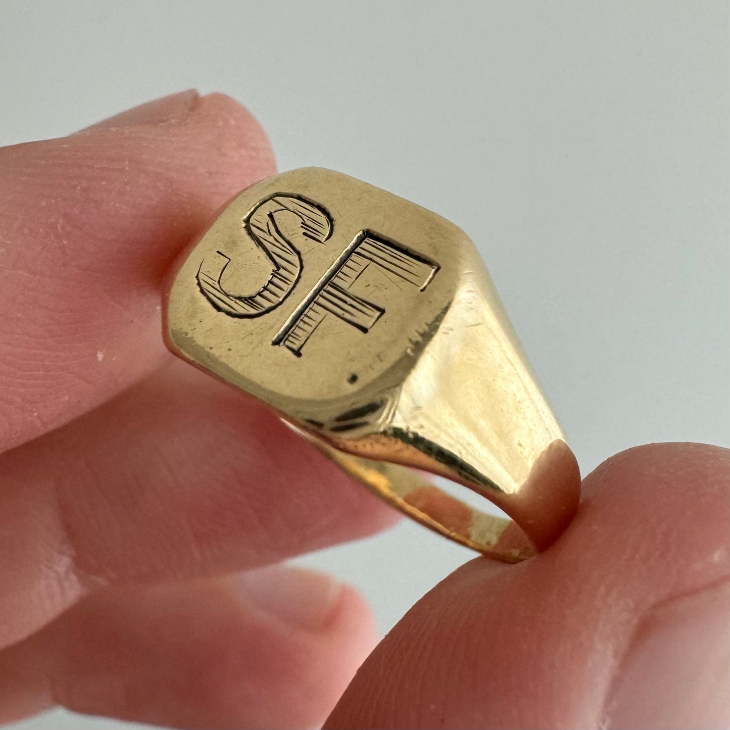 A N T I Q U E // the best SF / 14k yellow gold initial signet / size 7