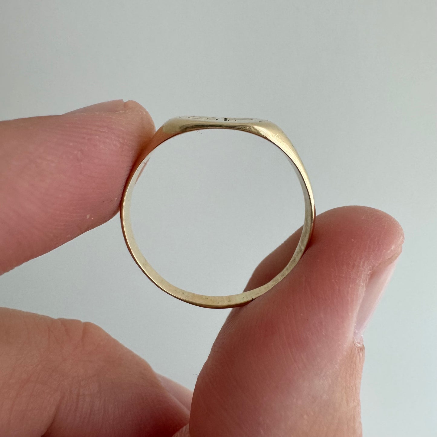 A N T I Q U E // the best SF / 14k yellow gold initial signet / size 7