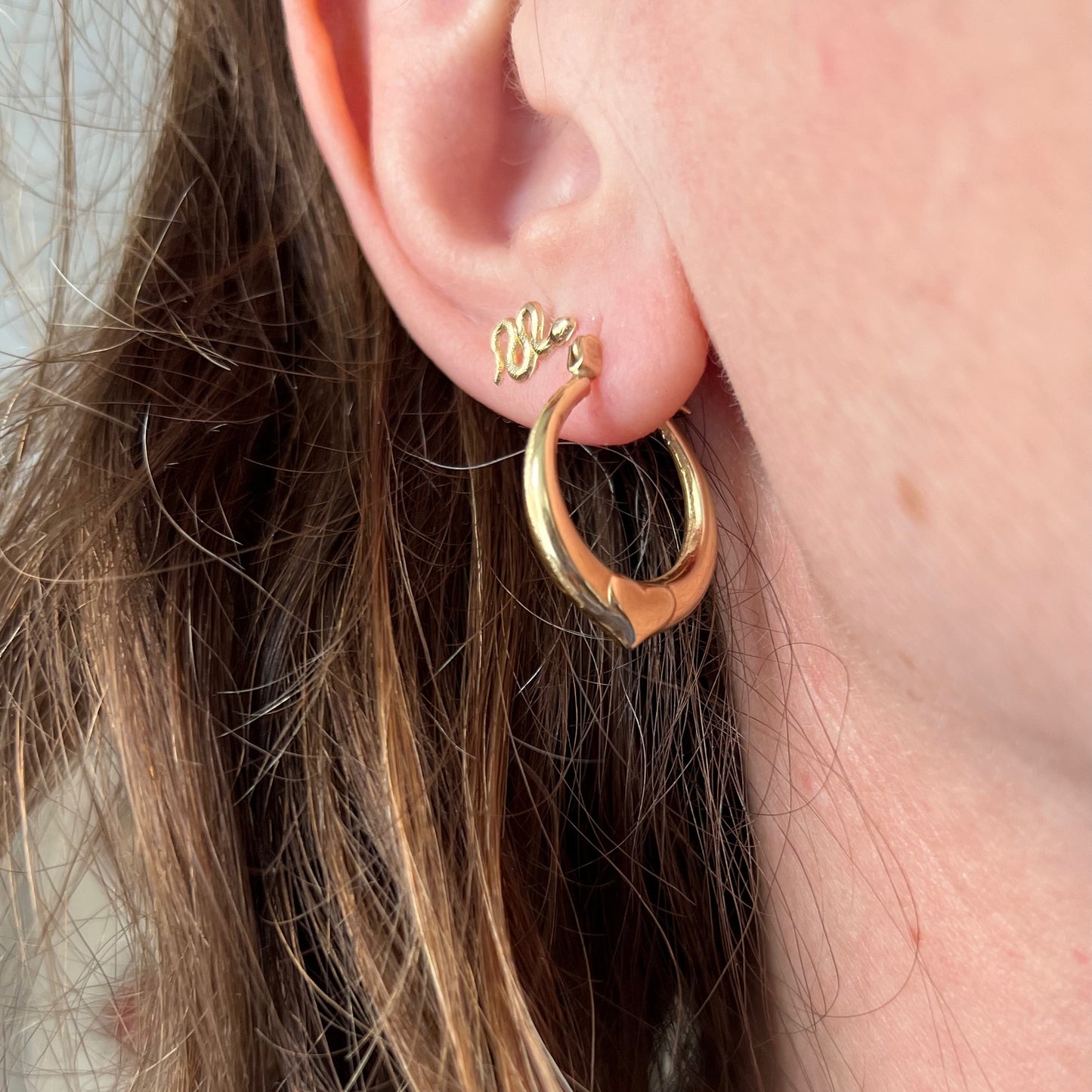 V I N T A G E // suspended love / 14k yellow gold with hearts / hoop earrings