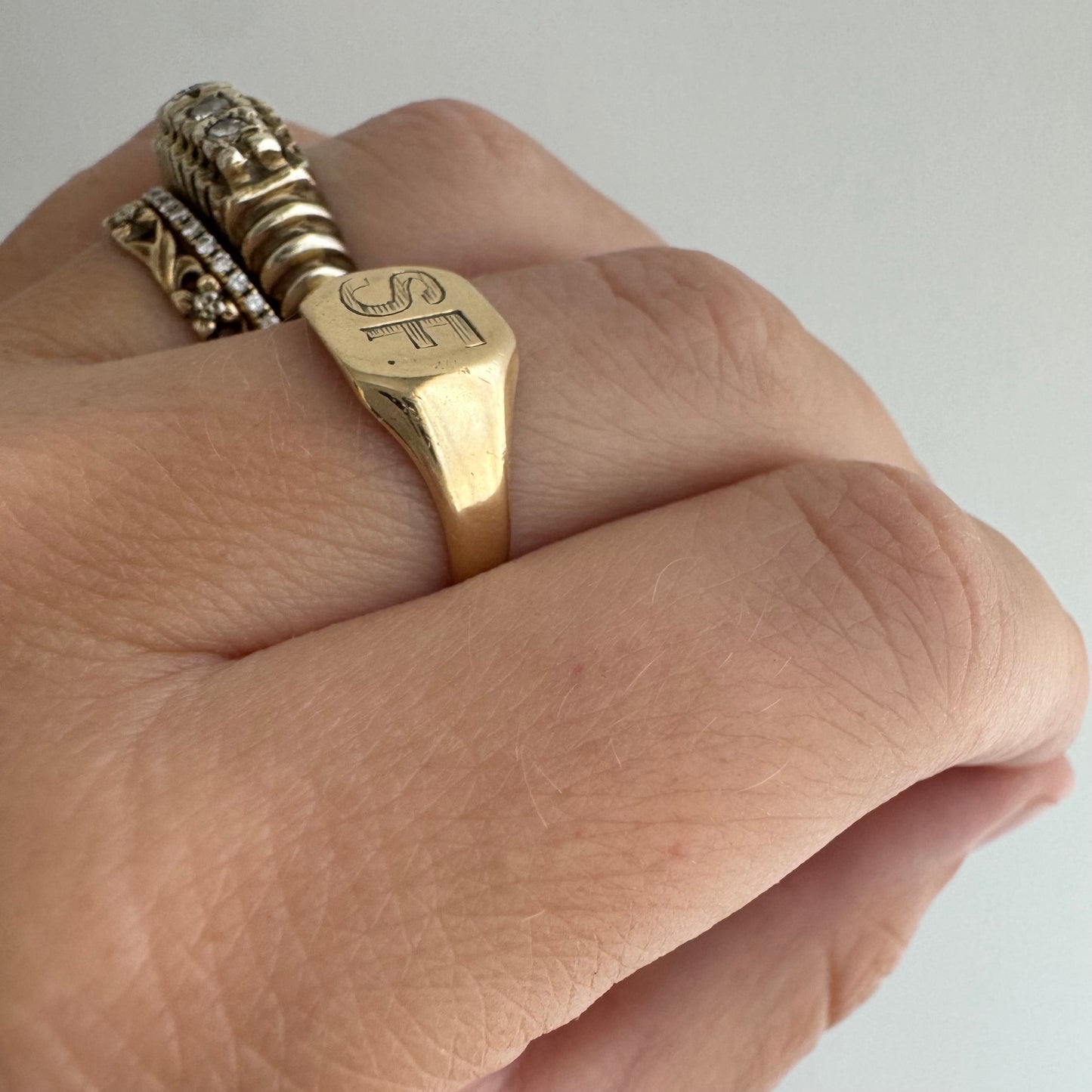 A N T I Q U E // the best SF / 14k yellow gold initial signet / size 7