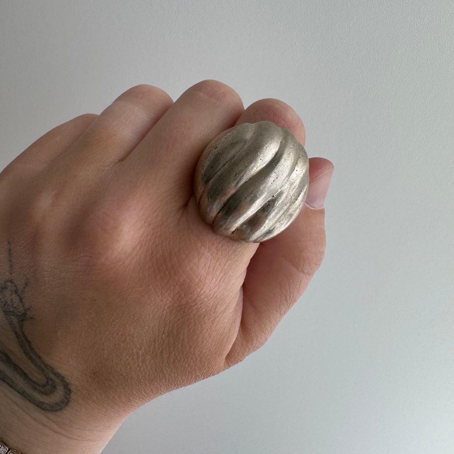 V I N T A G E // wavy dome / sterling silver huge and heavy full finger dome ring / size 8.5ish