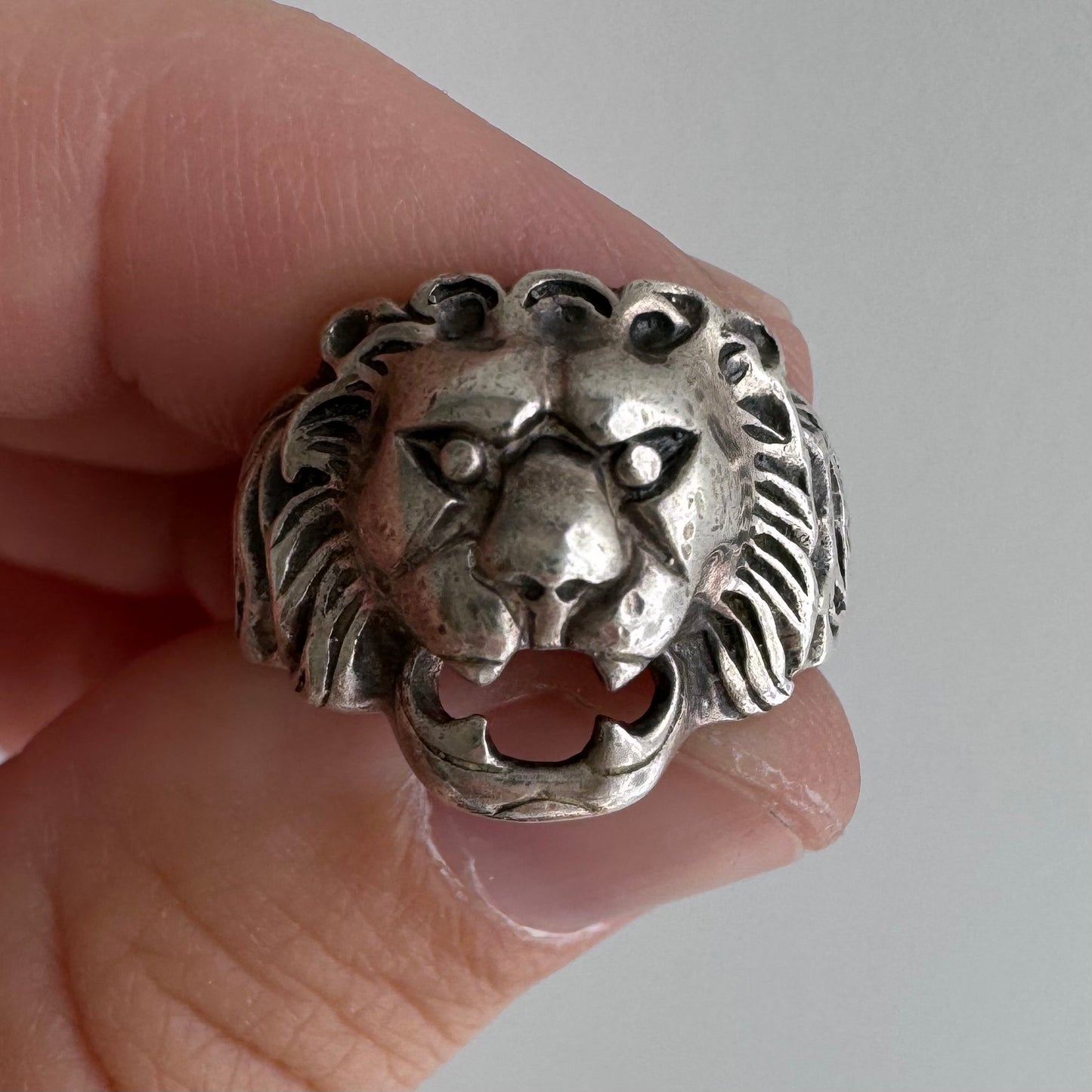 V I N T A G E // unusual roar / sterling silver lion face ring / size 5.75+