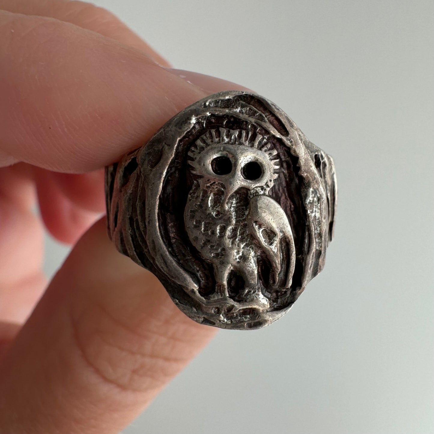 V I N T A G E // watchful eyes / sterling silver almost brutalist owl signet ring / size 6-6.25