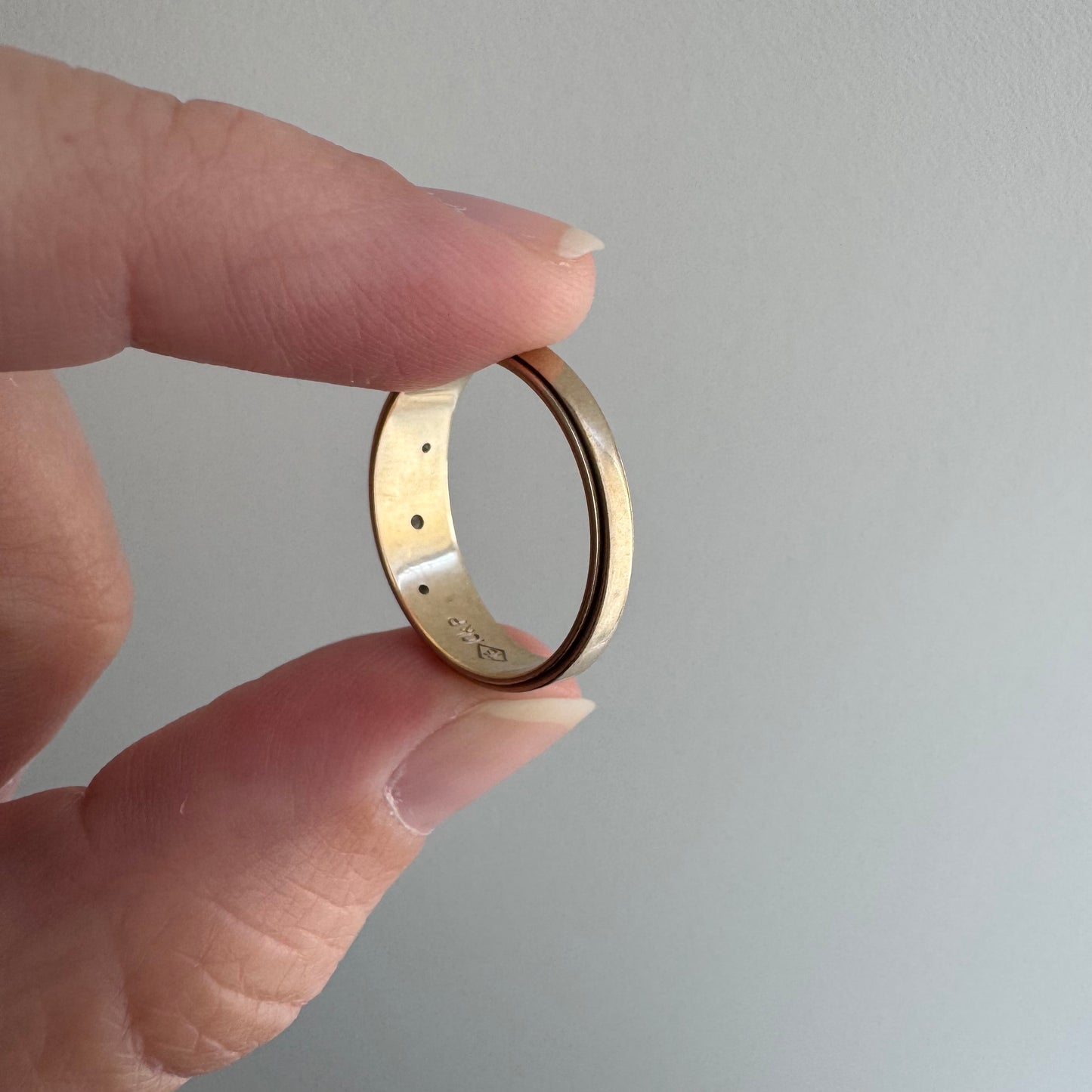 V I N T A G E // they come in peace / 10k and diamond flying saucer tapered band / size 6