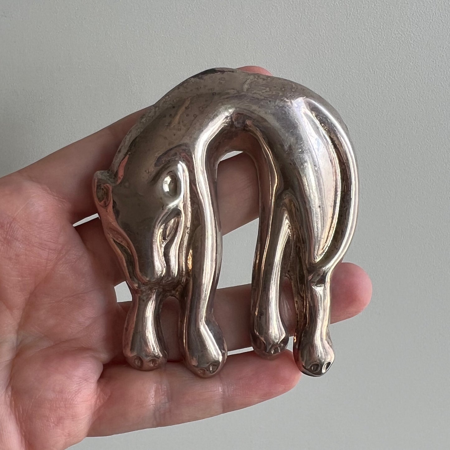 V I N T A G E // sleepy beast / LARGE sterling silver sleeping cat figure / brooch or pendant