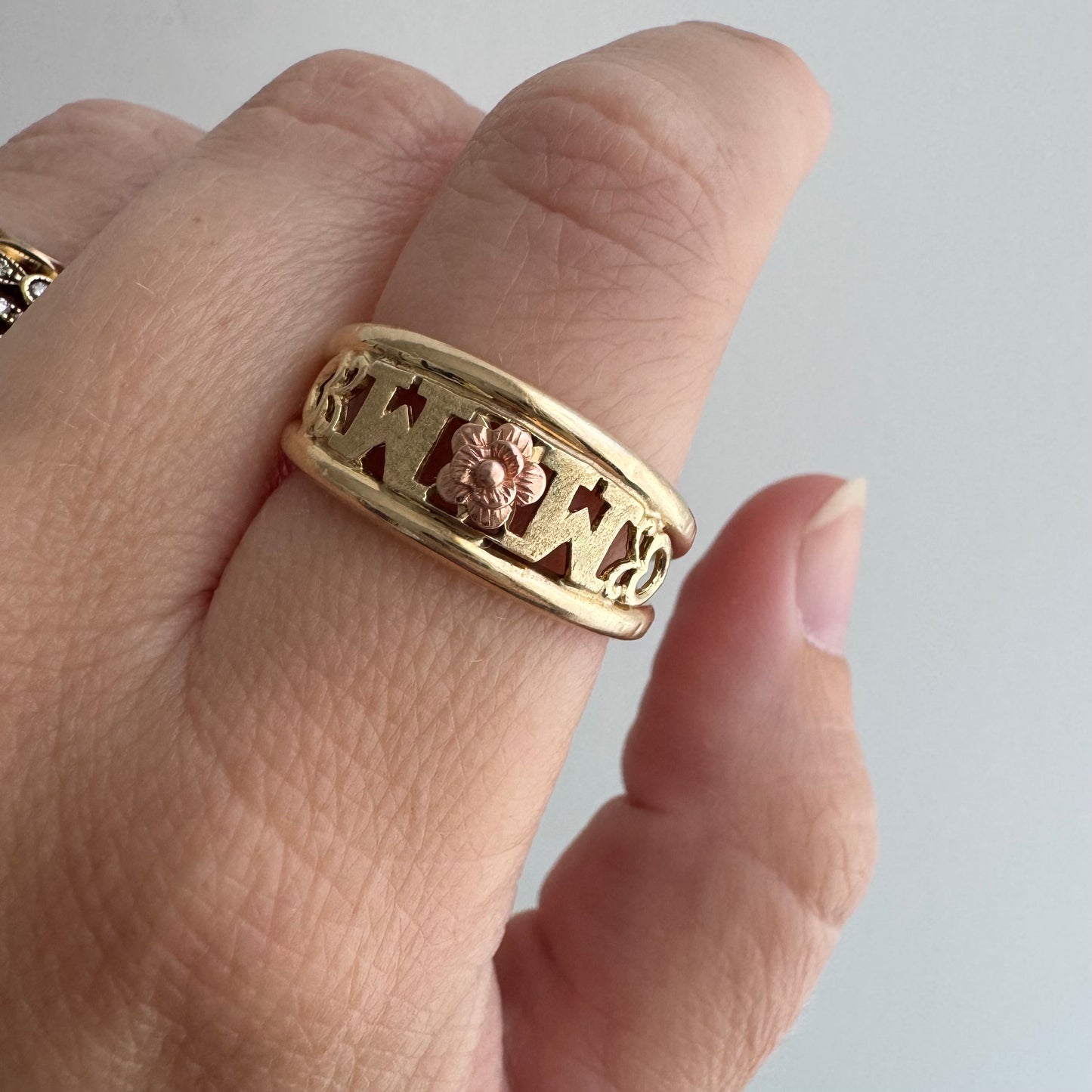 S E C O N D  S A L E // 10k bicolor MOM WOW tapered wide band / size 8