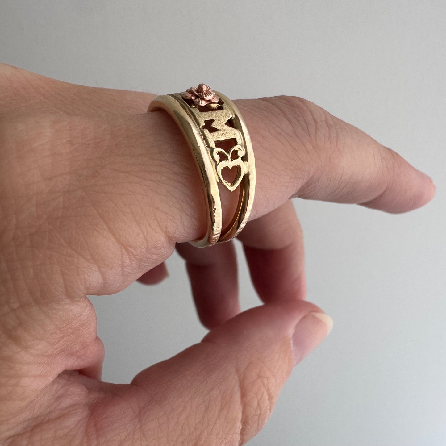 S E C O N D  S A L E // 10k bicolor MOM WOW tapered wide band / size 8