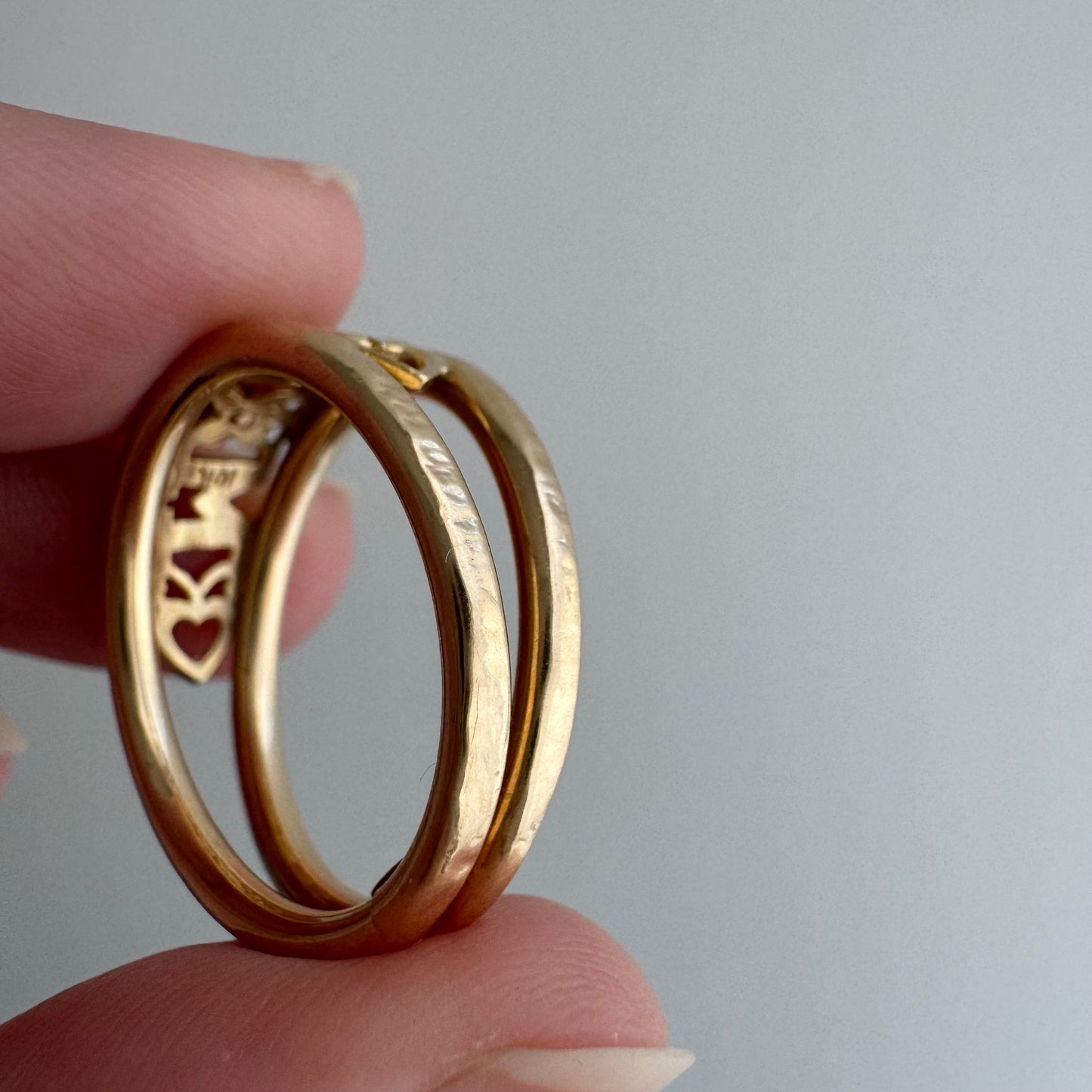 S E C O N D  S A L E // 10k bicolor MOM WOW tapered wide band / size 8