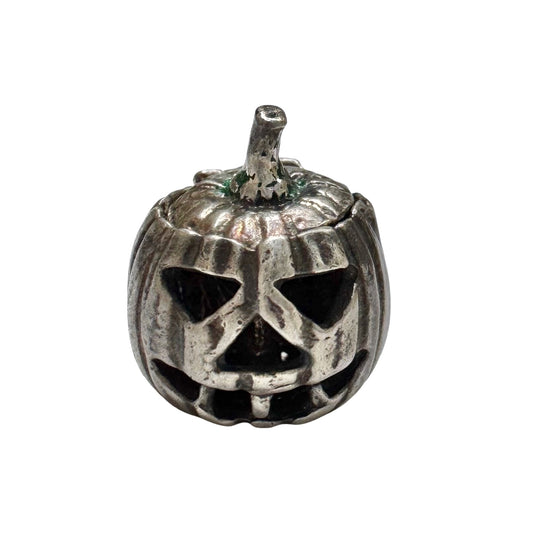 V I N T A G E // 1940s magic / sterling silver articulated jack o lantern charm