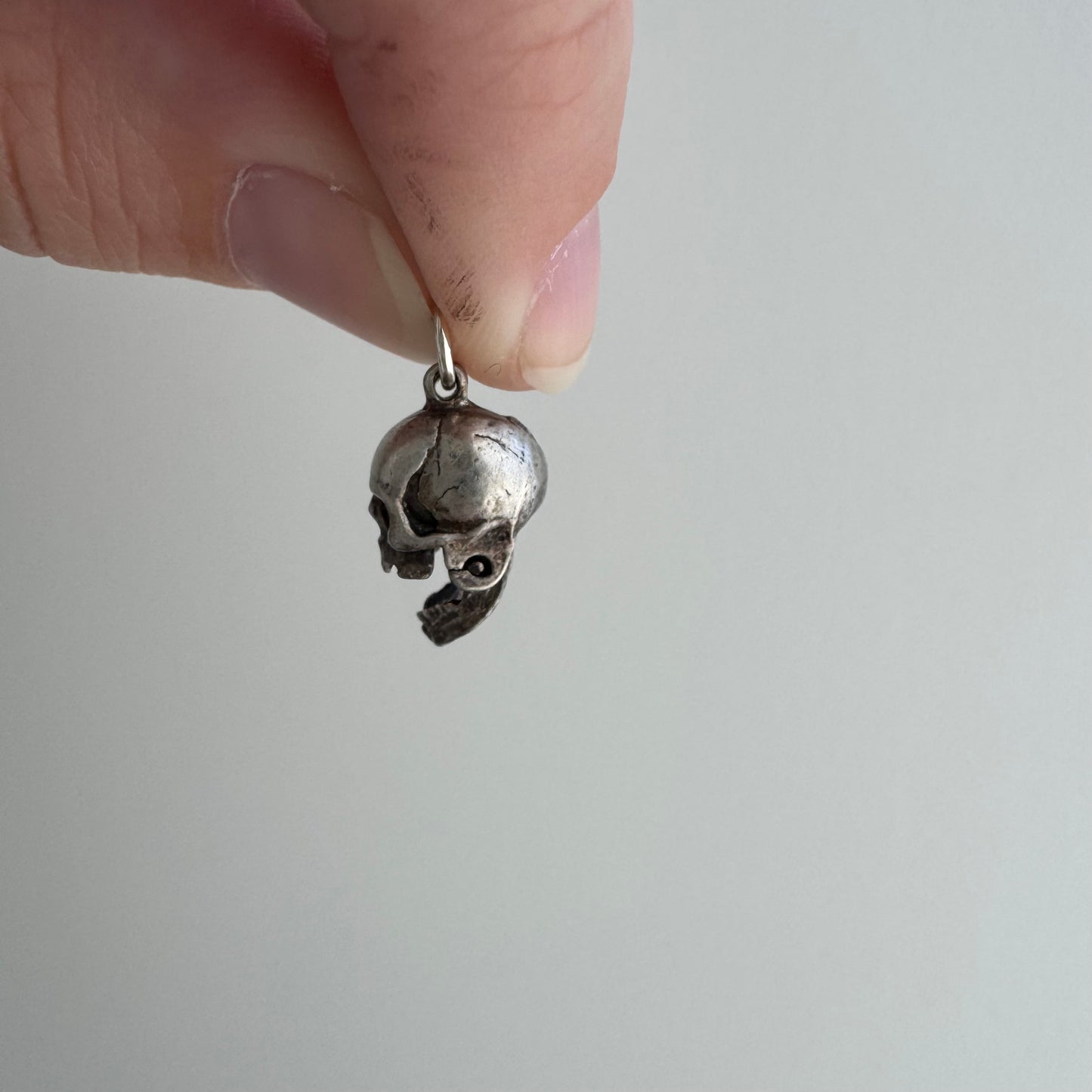 V I N T A G E // 1940s magic / sterling silver articulated skull charm