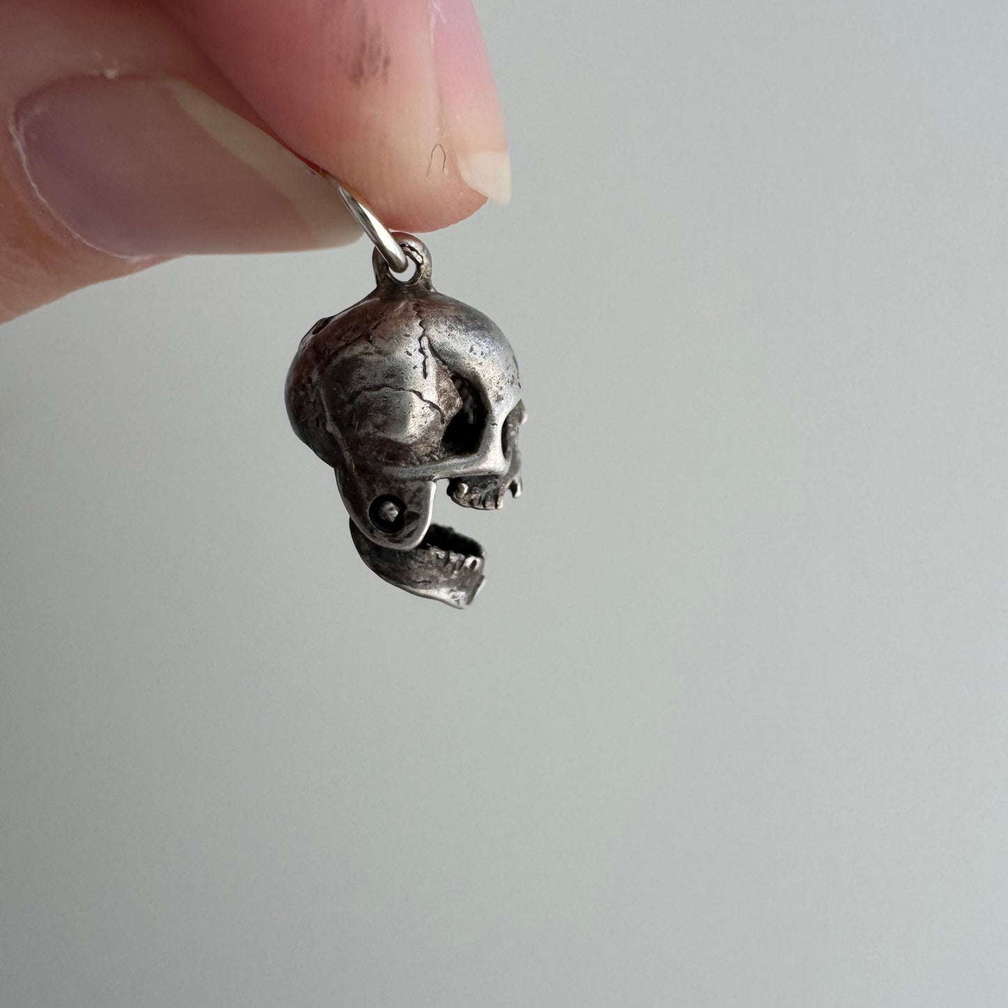 V I N T A G E // 1940s magic / sterling silver articulated skull charm