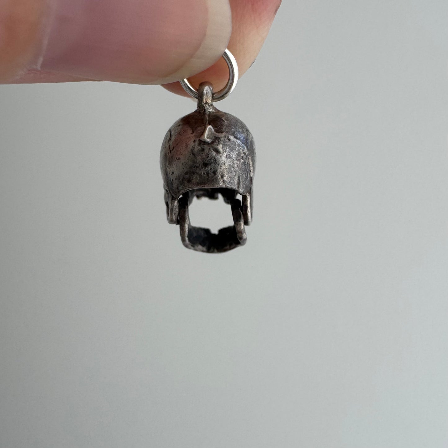 V I N T A G E // 1940s magic / sterling silver articulated skull charm