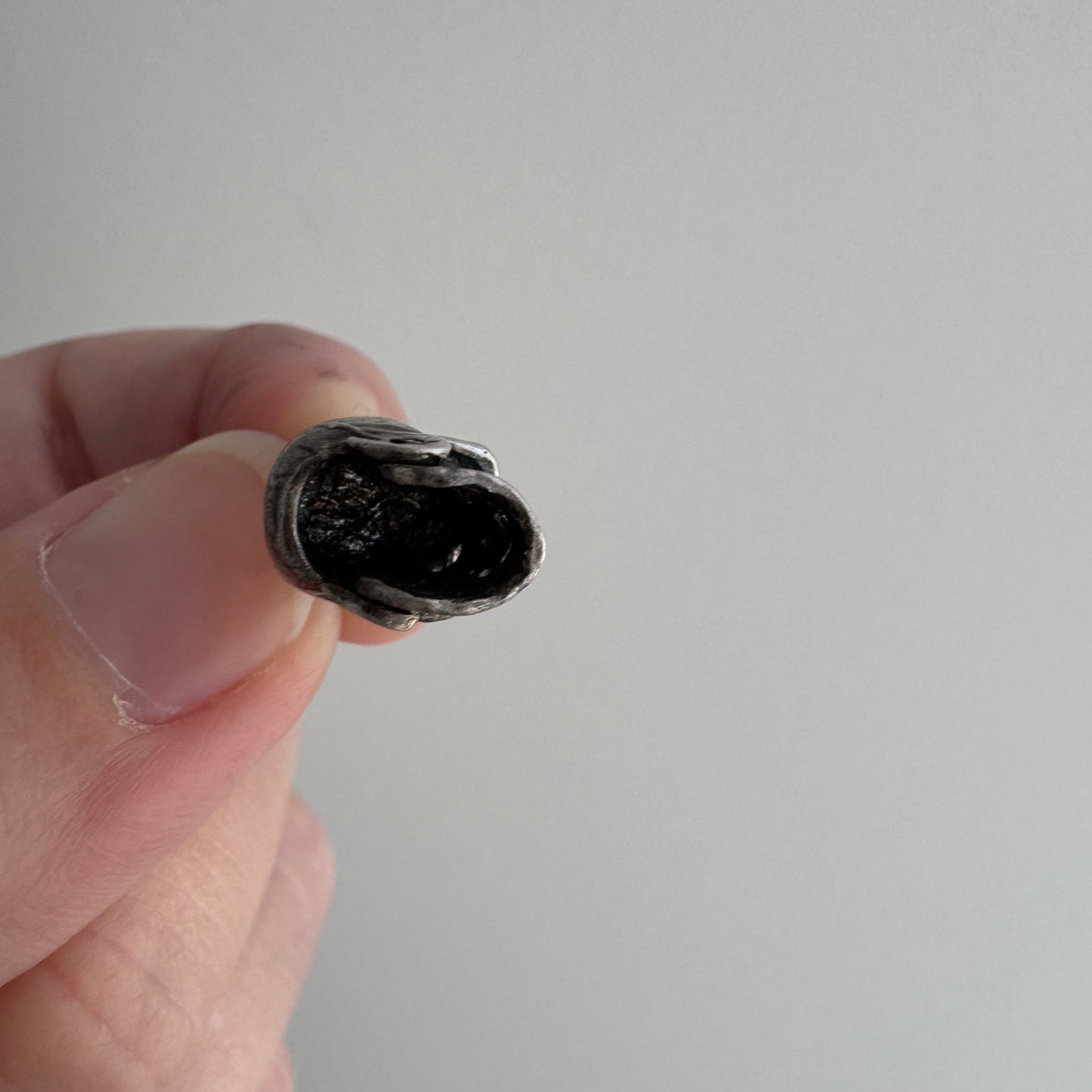 V I N T A G E // 1940s magic / sterling silver articulated skull charm