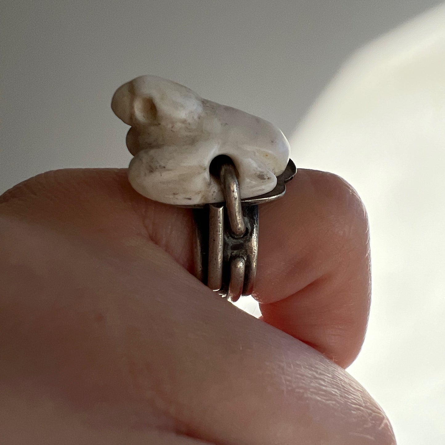 V I N T A G E // seated bird / sterling silver artisan carved bird ring / size 3.5-3.75