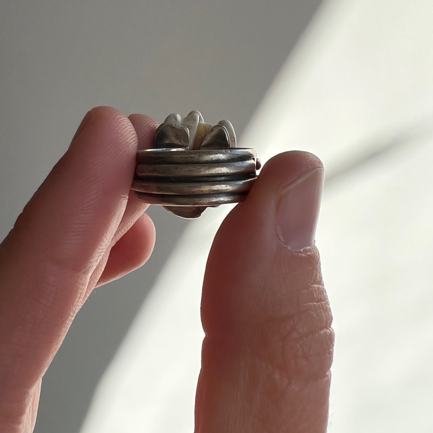 V I N T A G E // seated bird / sterling silver artisan carved bird ring / size 3.5-3.75