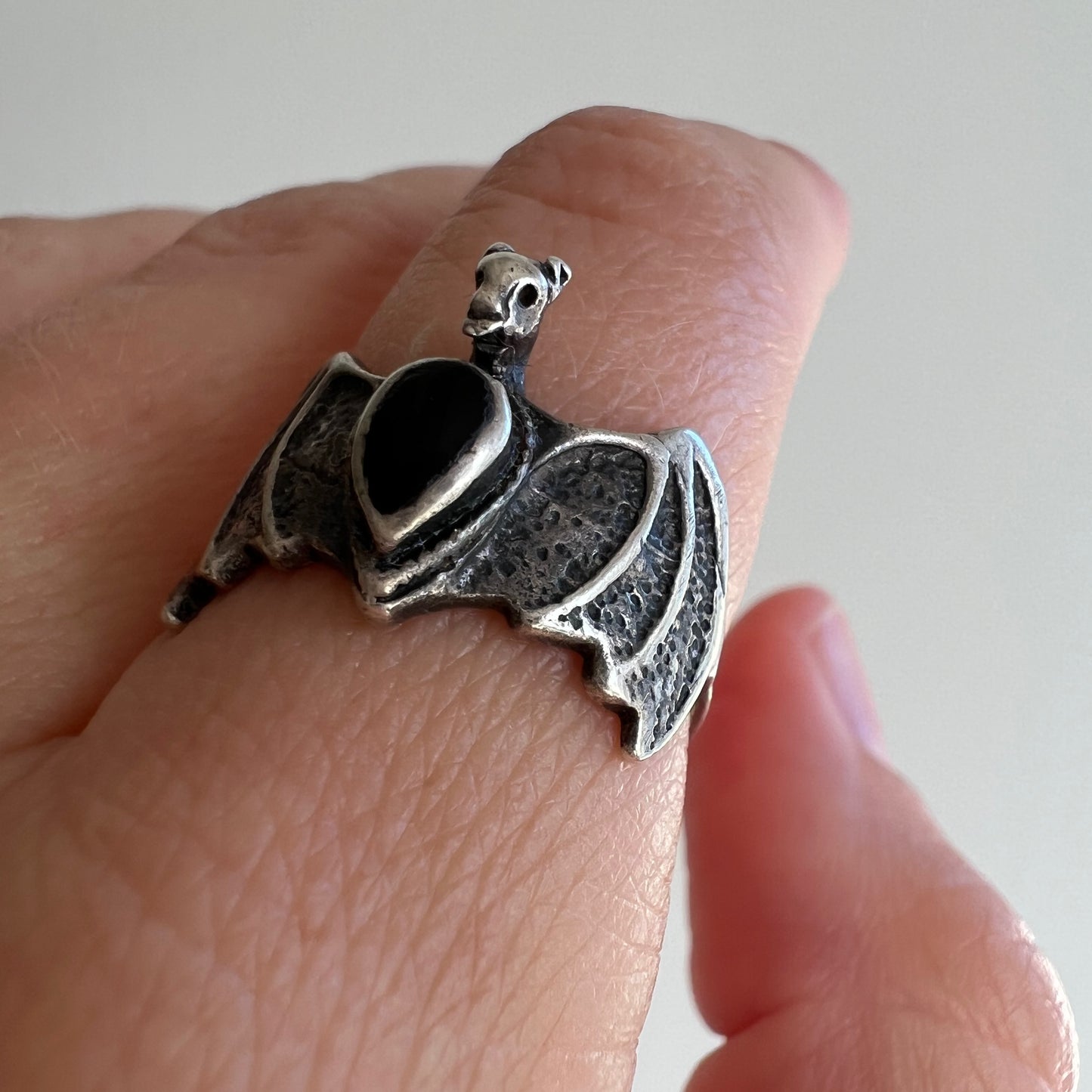 V I N T A G E // flight mammal / sterling silver and black stone bat ring / size 5.75-6