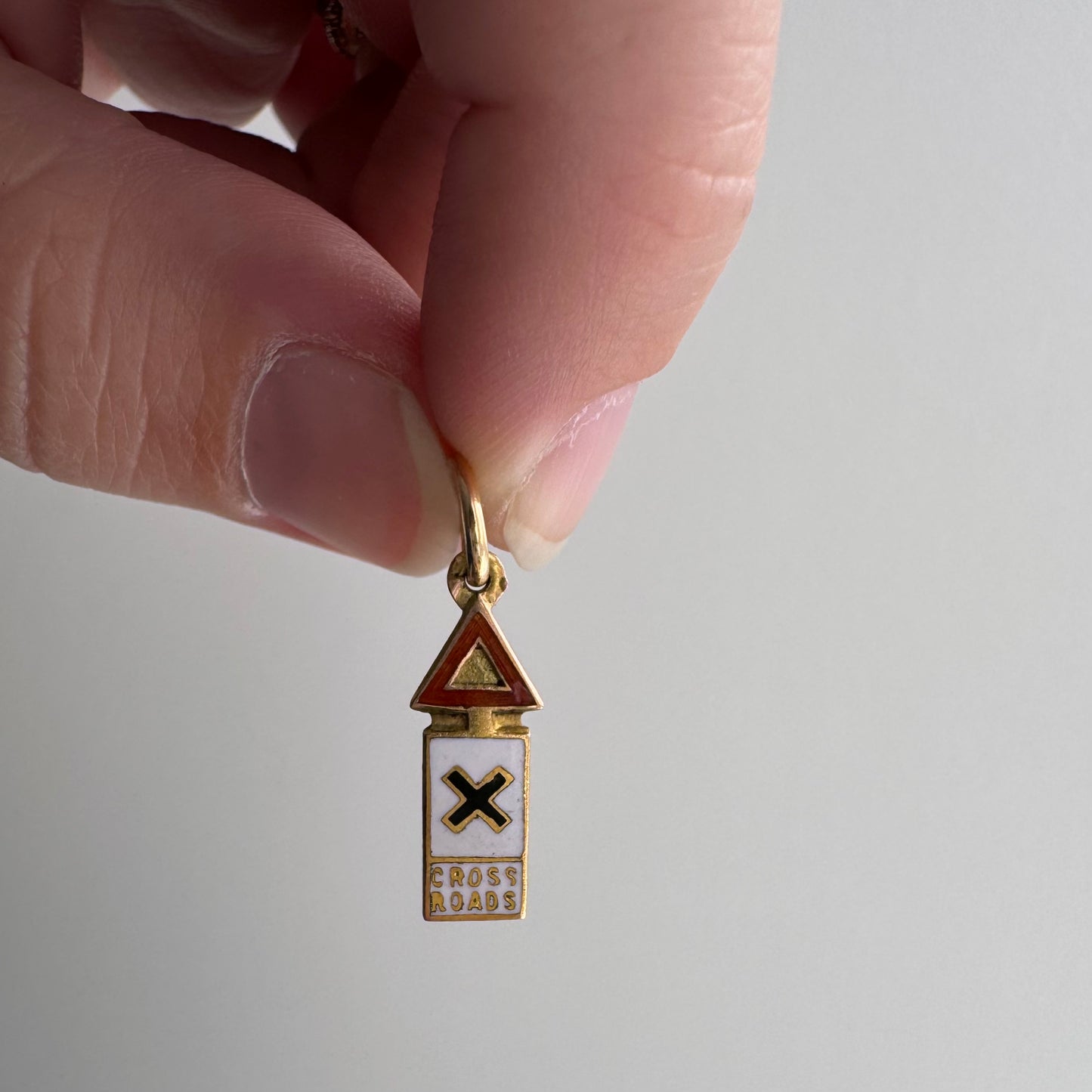 V I N T A G E // at a crossroads / 9k and enamel crossroads sign / a charm or pendant