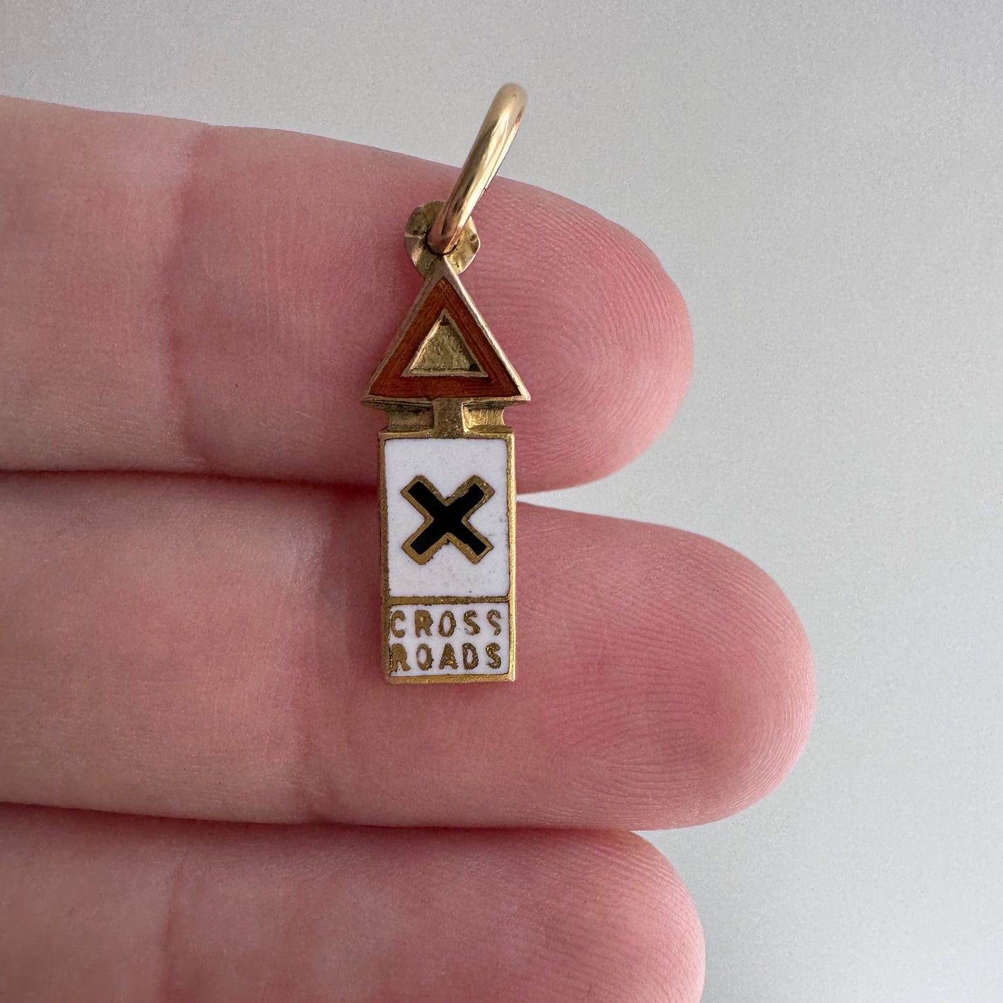 V I N T A G E // at a crossroads / 9k and enamel crossroads sign / a charm or pendant