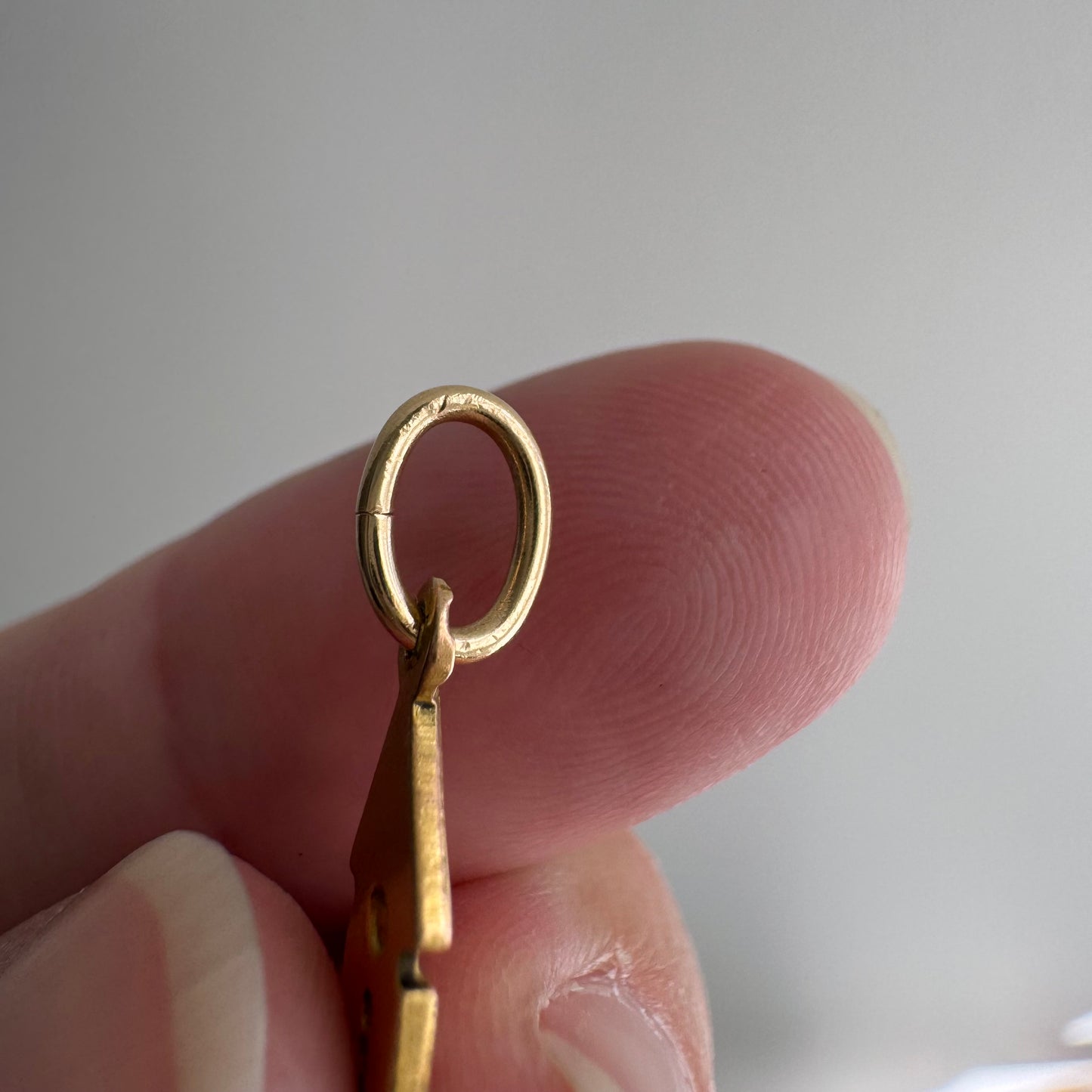 V I N T A G E // at a crossroads / 9k and enamel crossroads sign / a charm or pendant