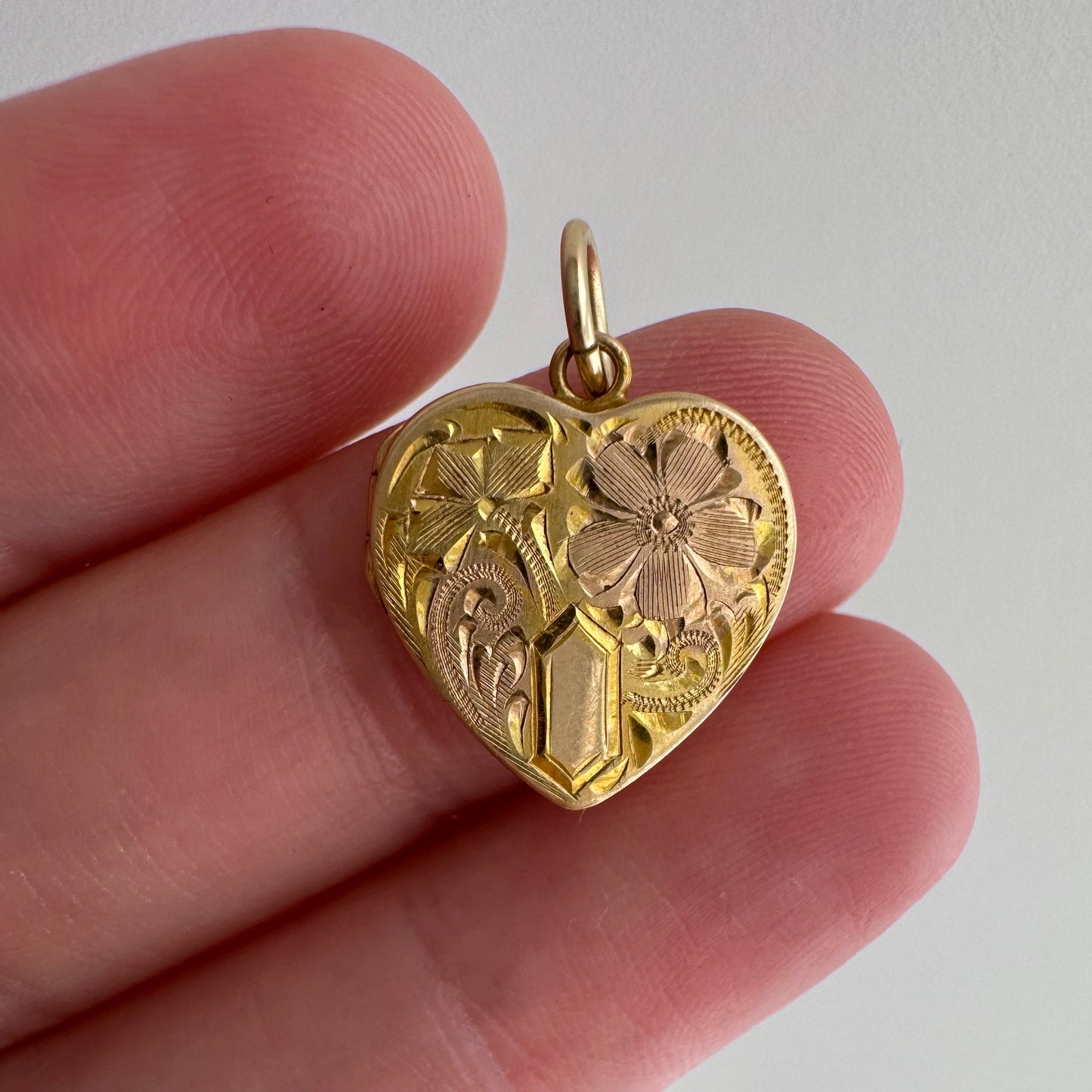 V I N T A G E // 1930s florals / 14k yellow and rose gold heart shaped floral locket / a pendant or charm